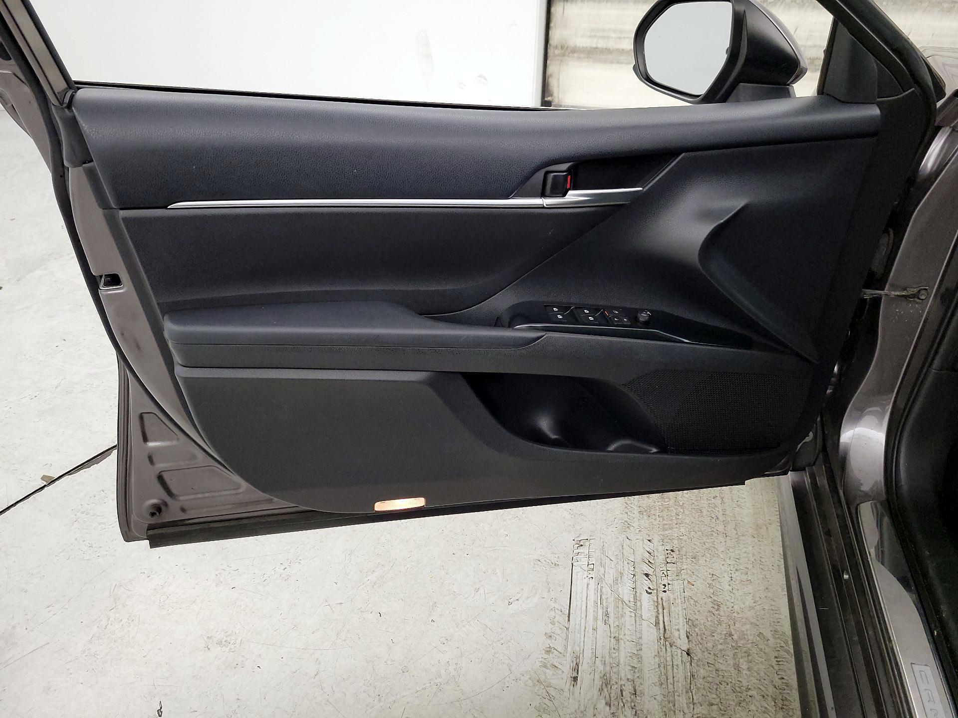 Thumbnail: 2018 Toyota Camry - 12