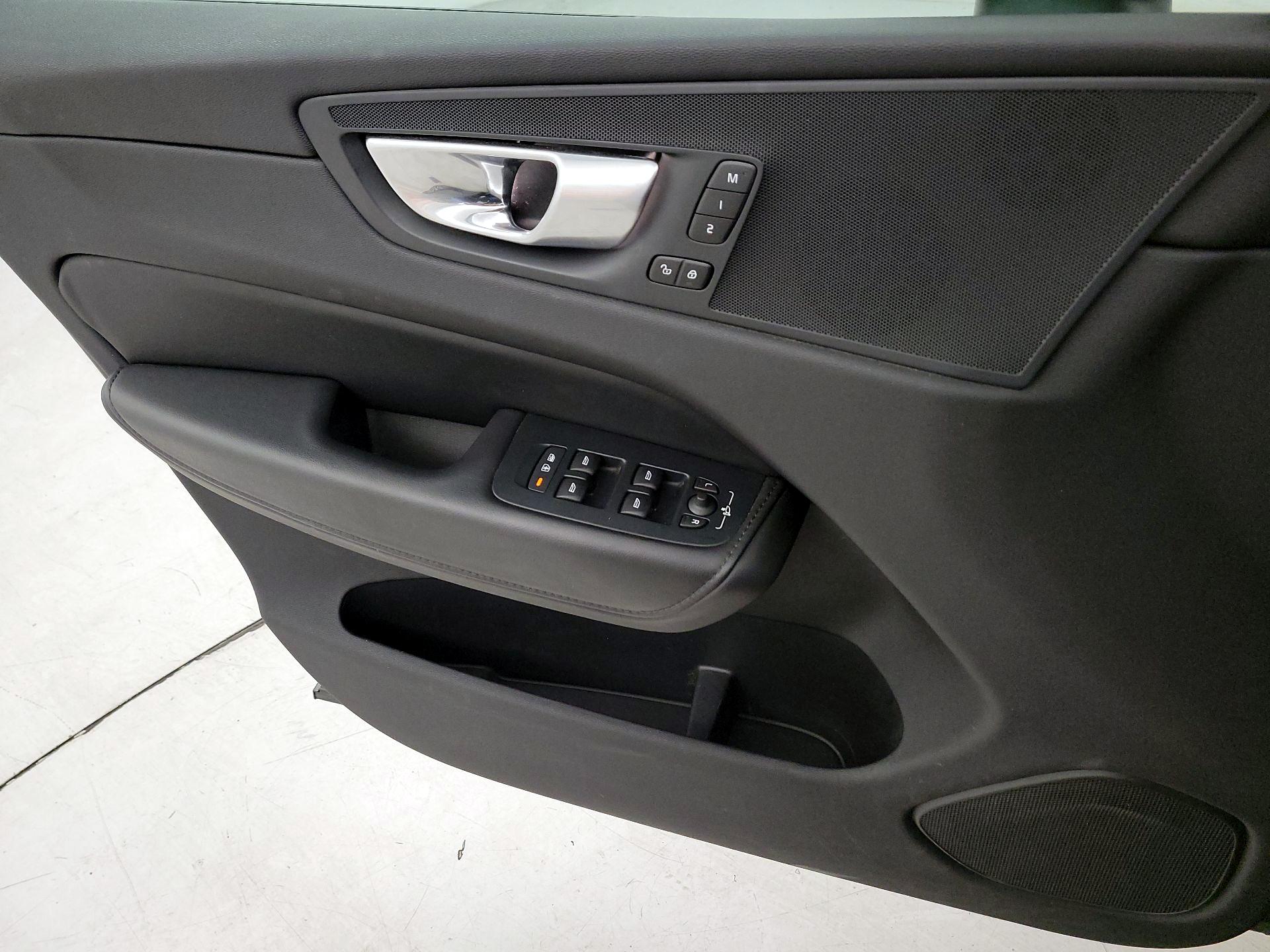 Thumbnail: 2024 Volvo XC60 - 12