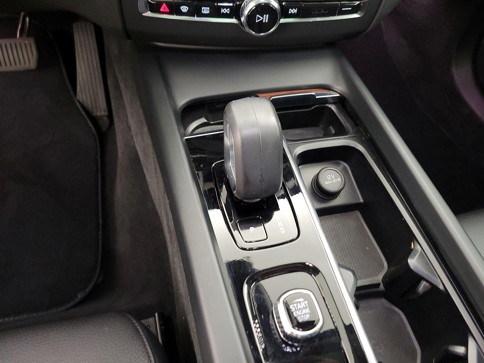 Thumbnail: 2024 Volvo XC60 - 16