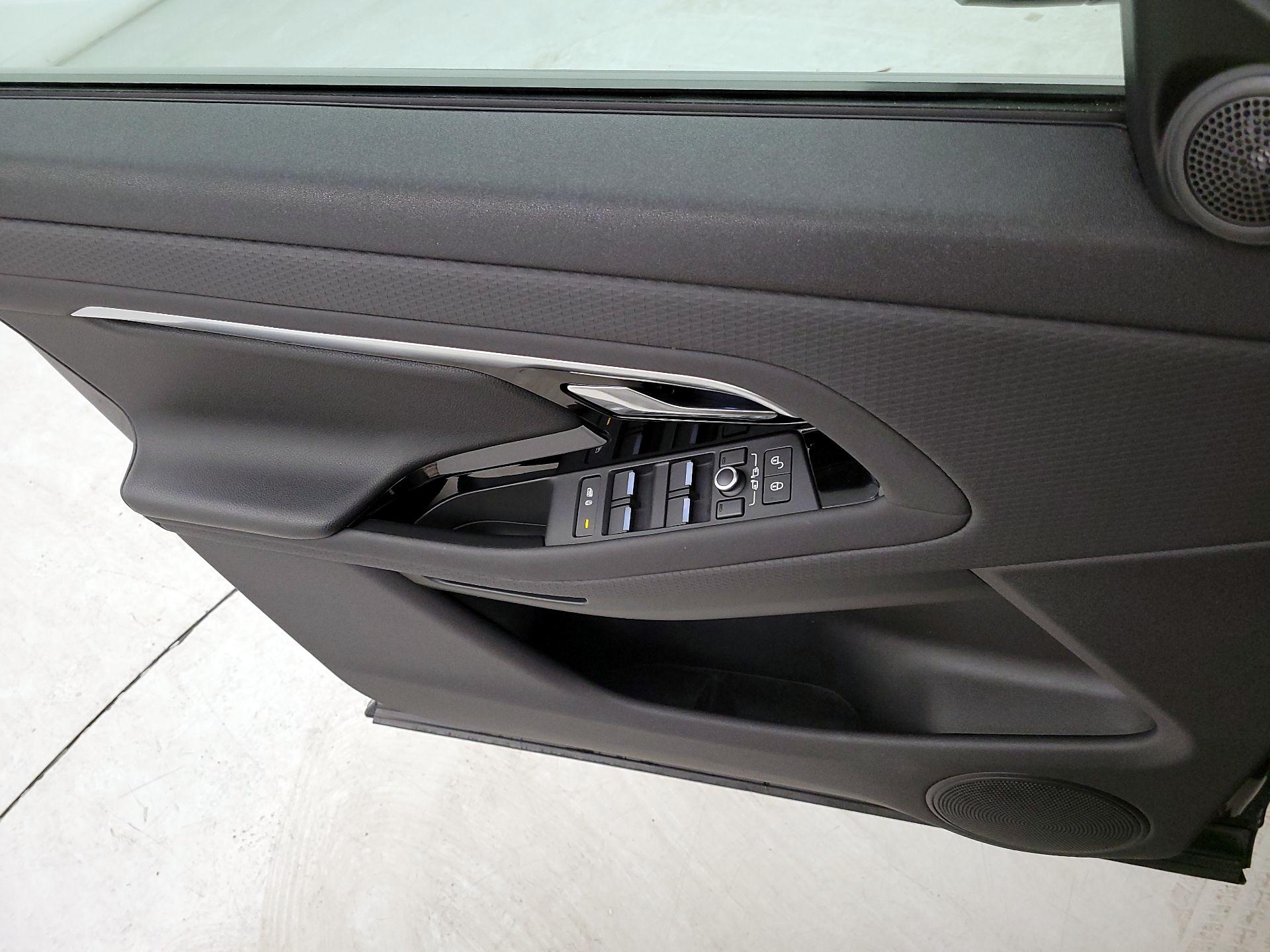 Thumbnail: 2020 Land Rover Range Rover Evoque - 12