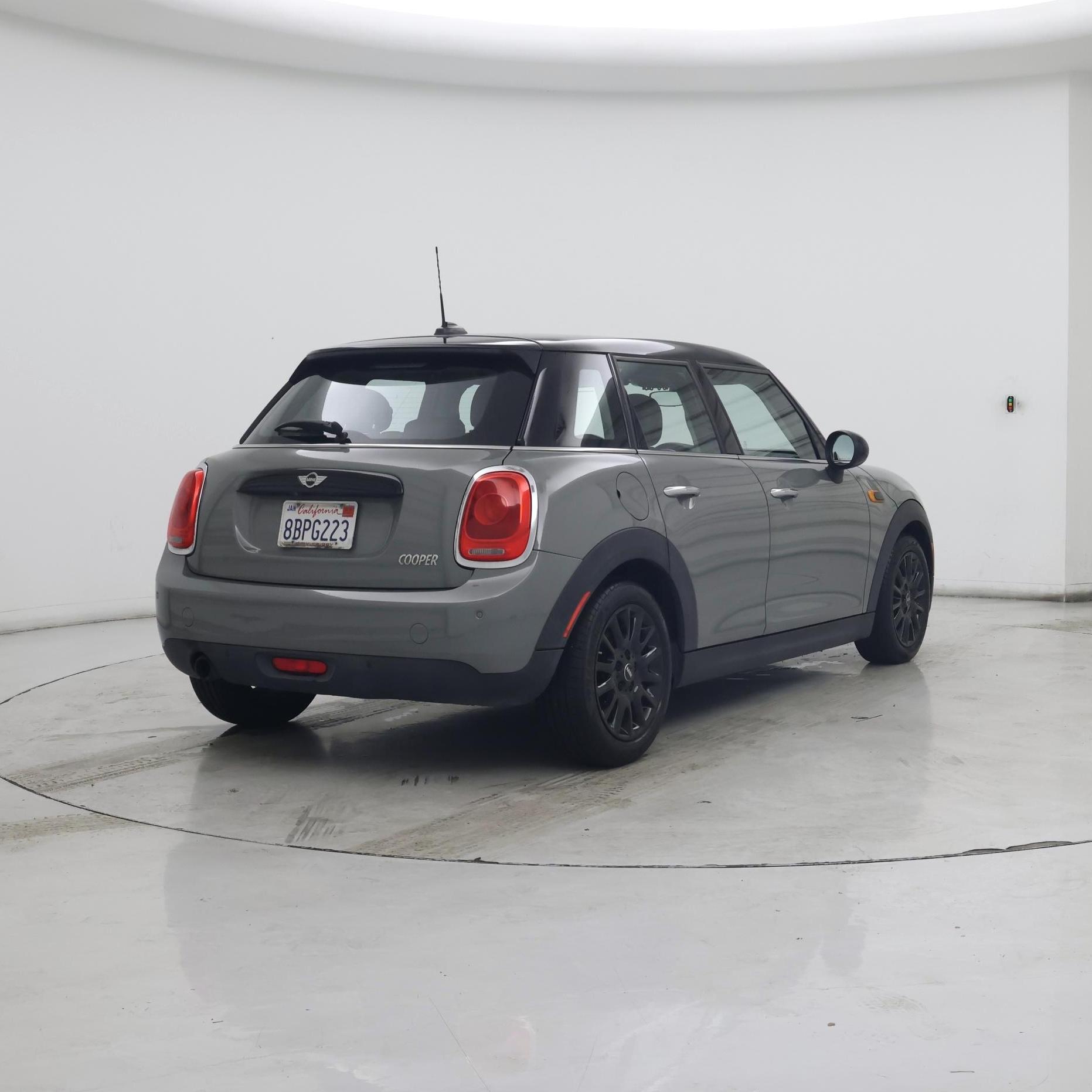 Thumbnail: 2018 MINI Cooper Hardtop - 8