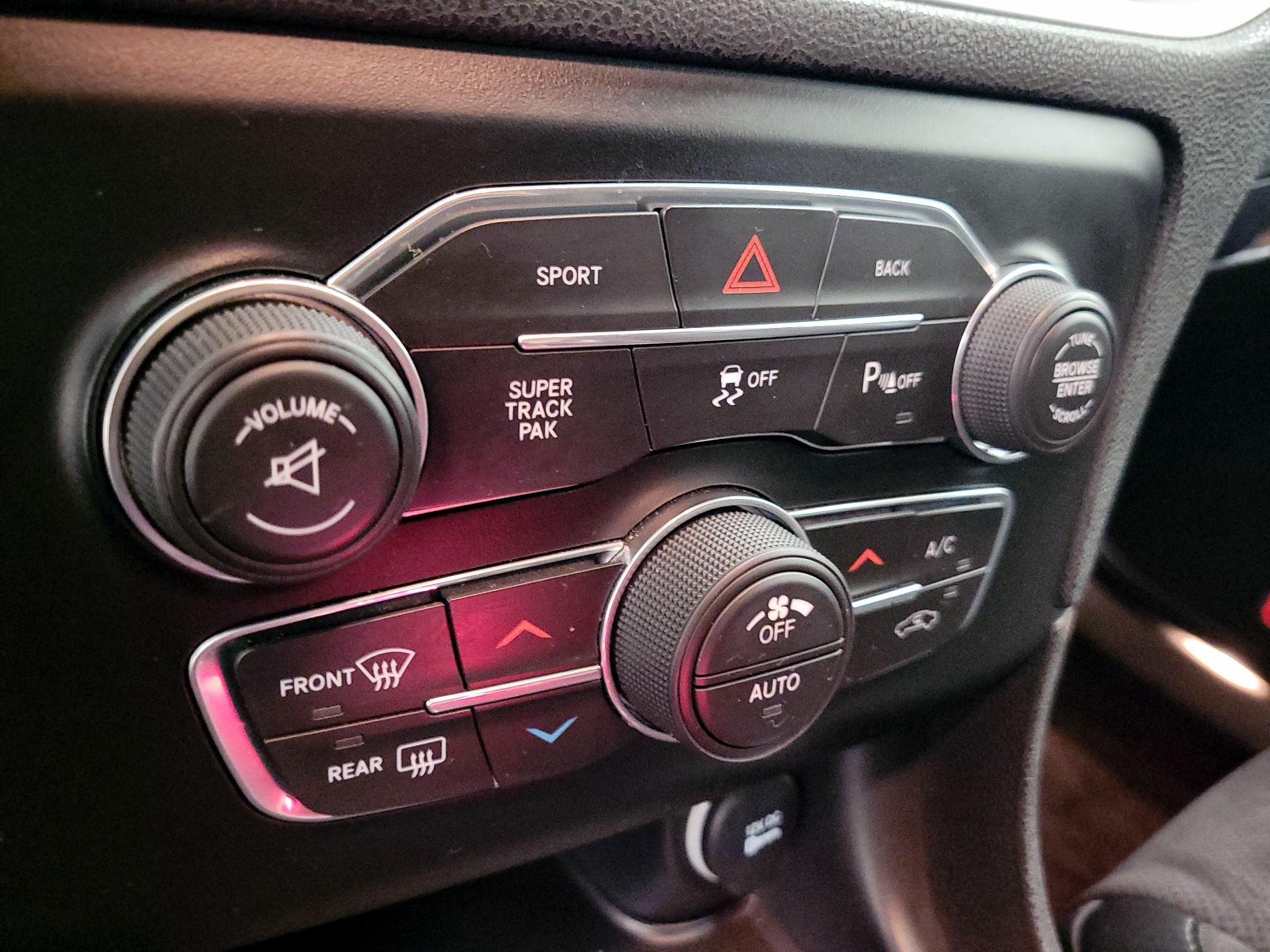 Thumbnail: 2016 Dodge Charger - 15