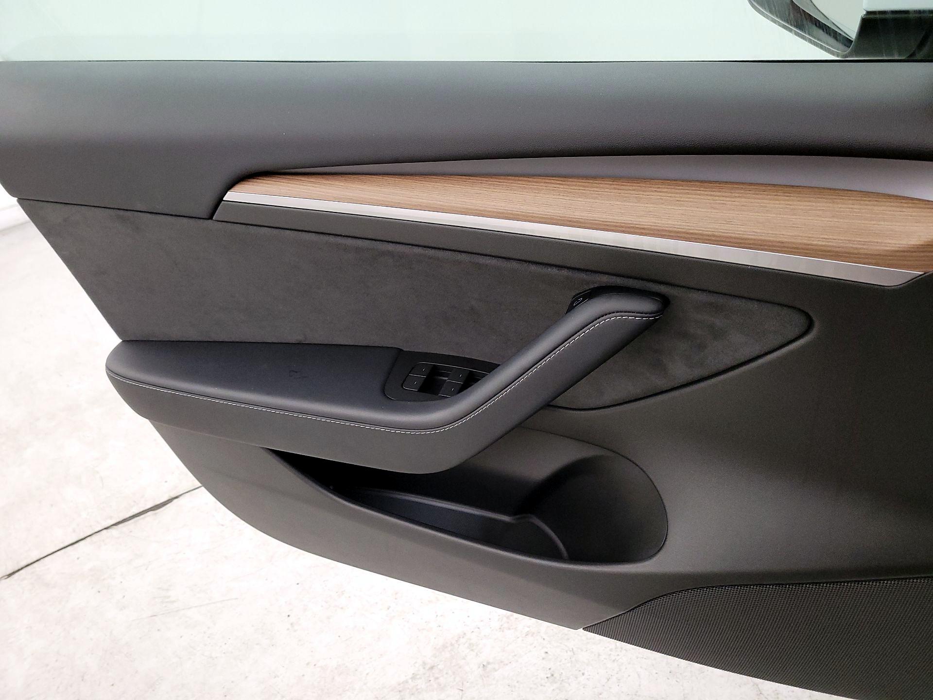 Thumbnail: 2022 Tesla Model 3 - 12