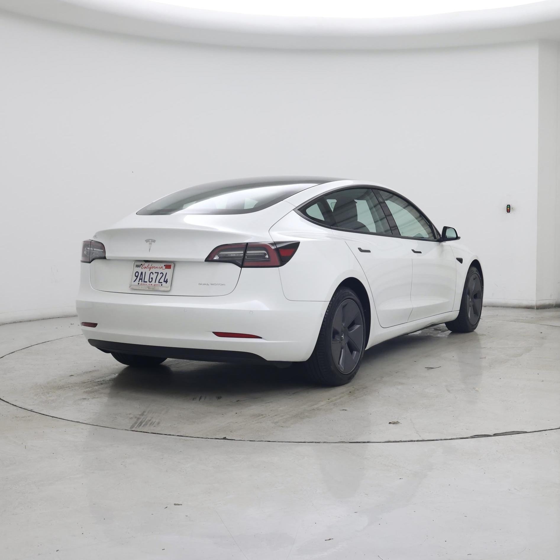 Thumbnail: 2022 Tesla Model 3 - 8