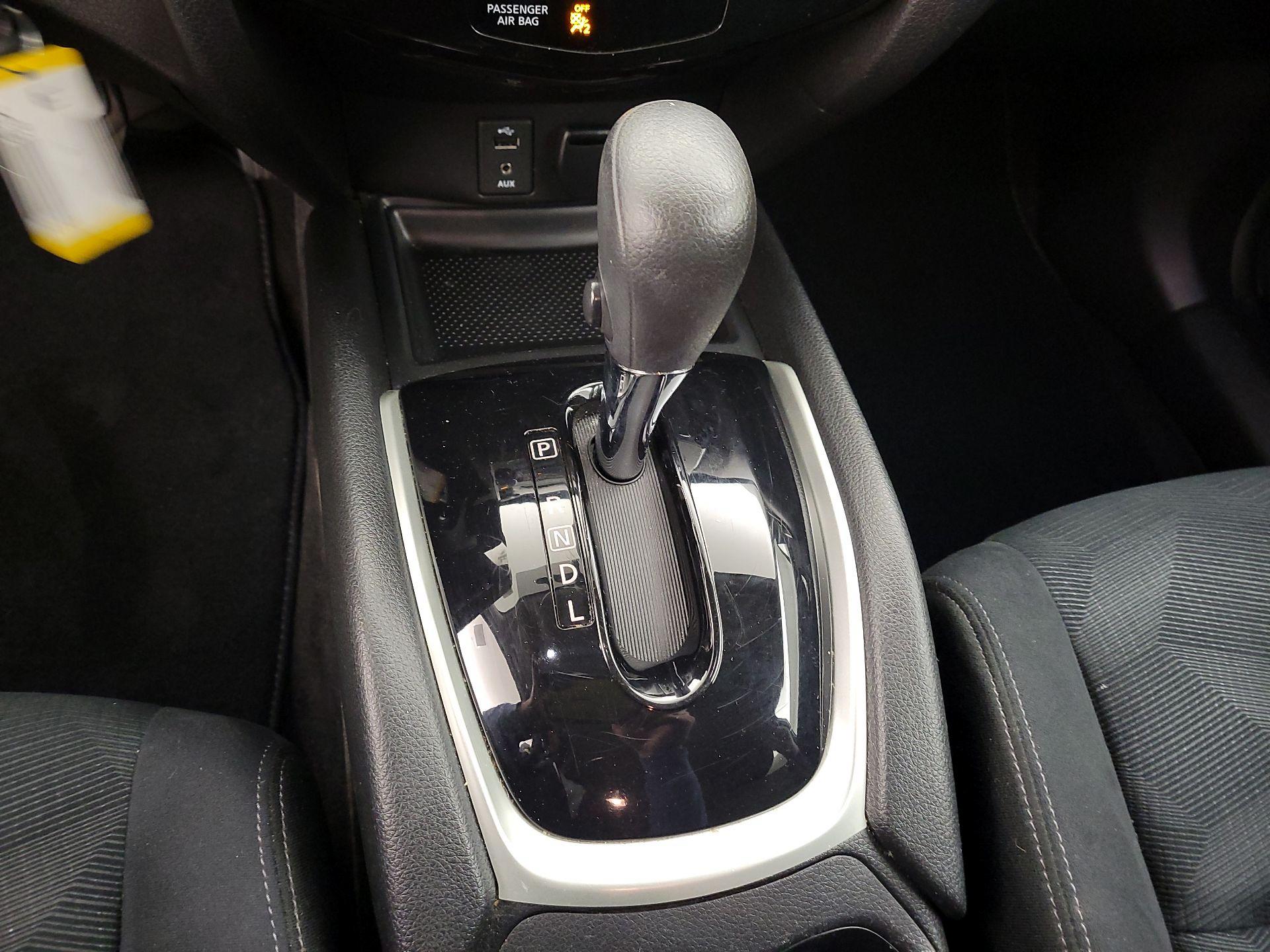 Thumbnail: 2016 Nissan Rogue - 16