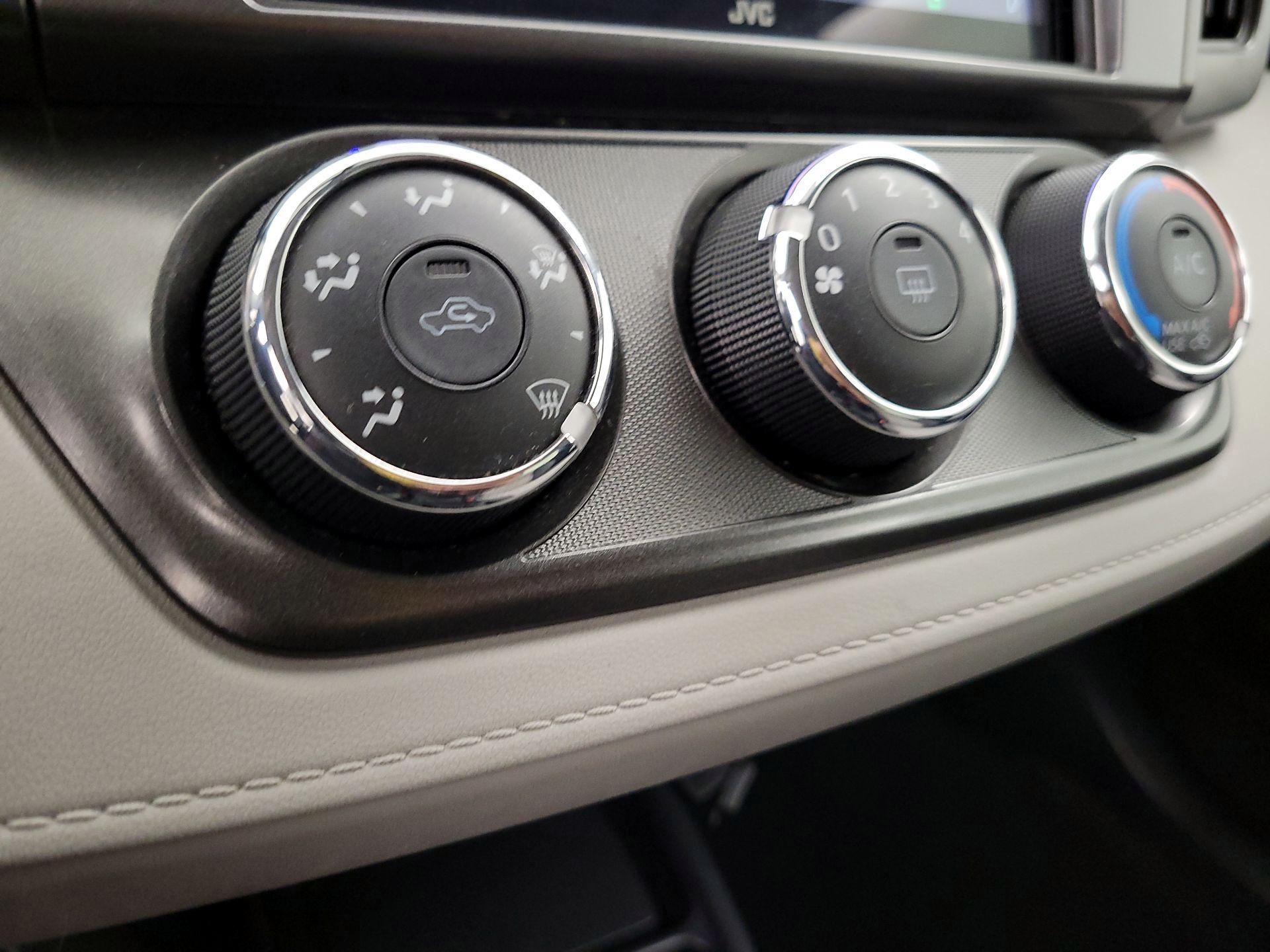 Thumbnail: 2014 Toyota RAV4 - 15