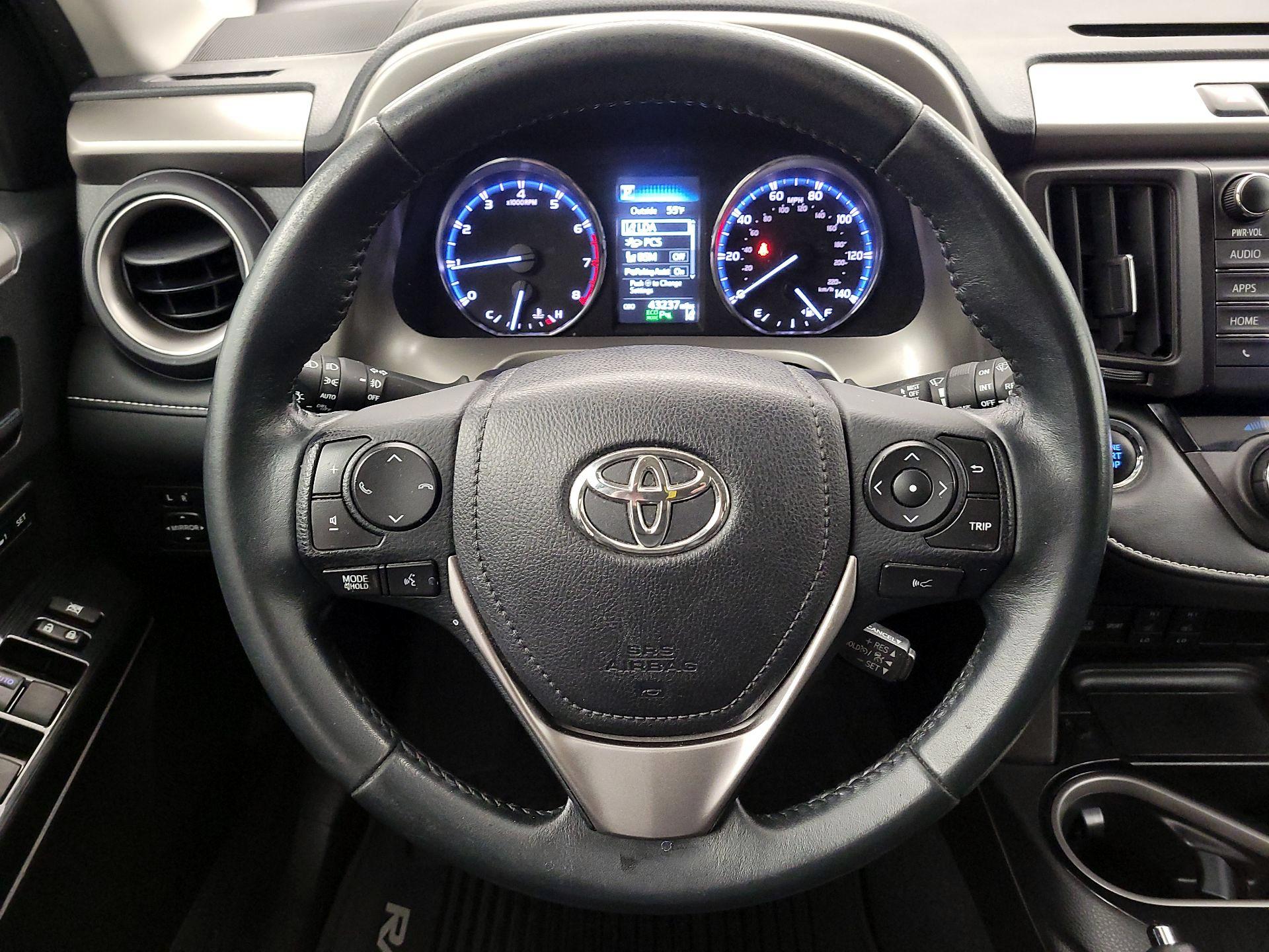 Thumbnail: 2016 Toyota RAV4 - 10