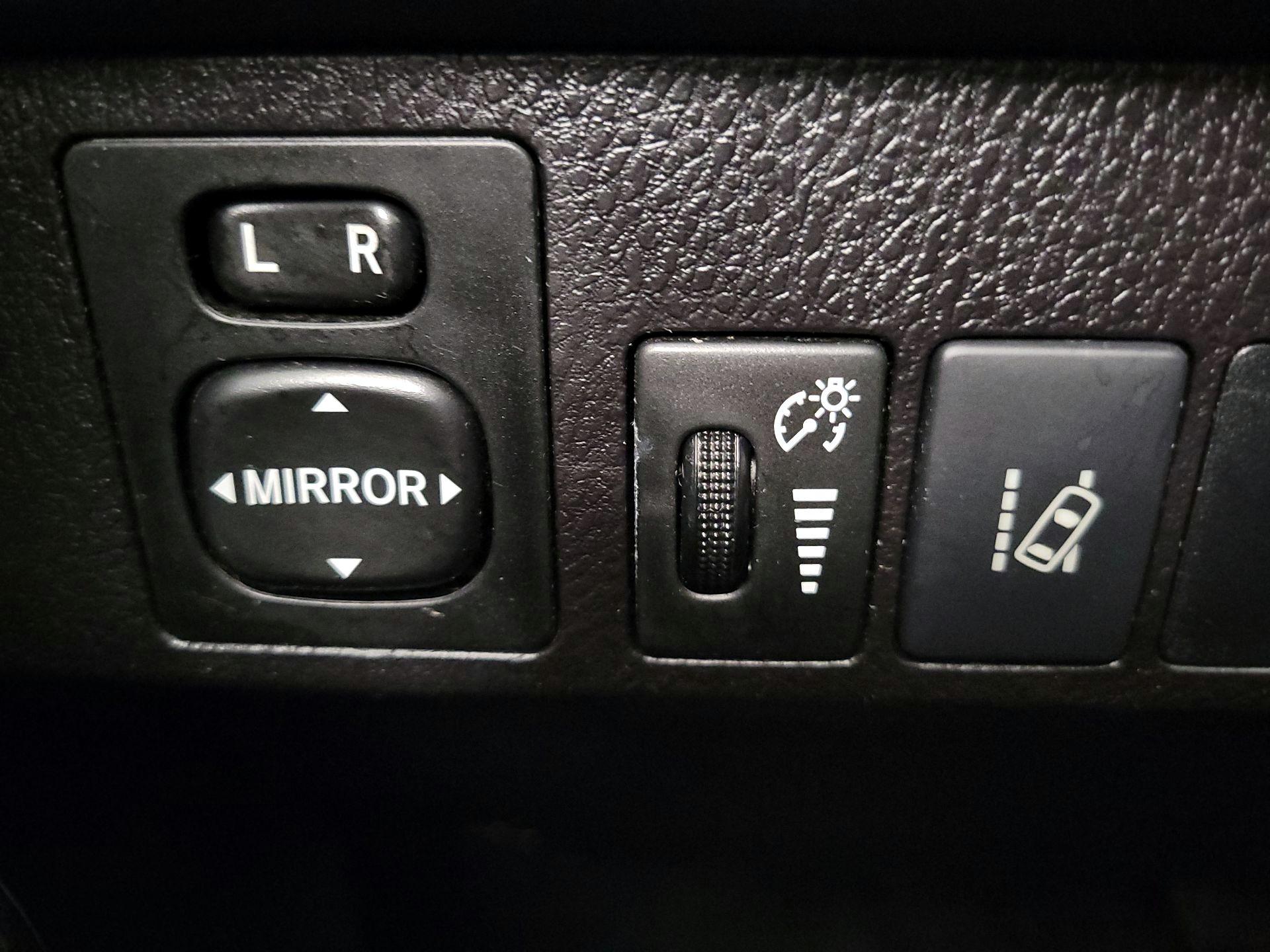 Thumbnail: 2016 Toyota RAV4 - 13