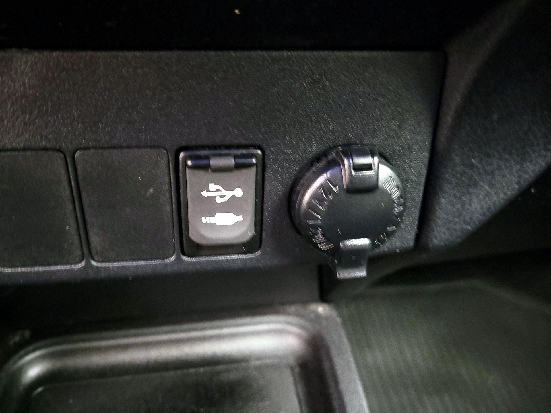 Thumbnail: 2016 Toyota RAV4 - 18