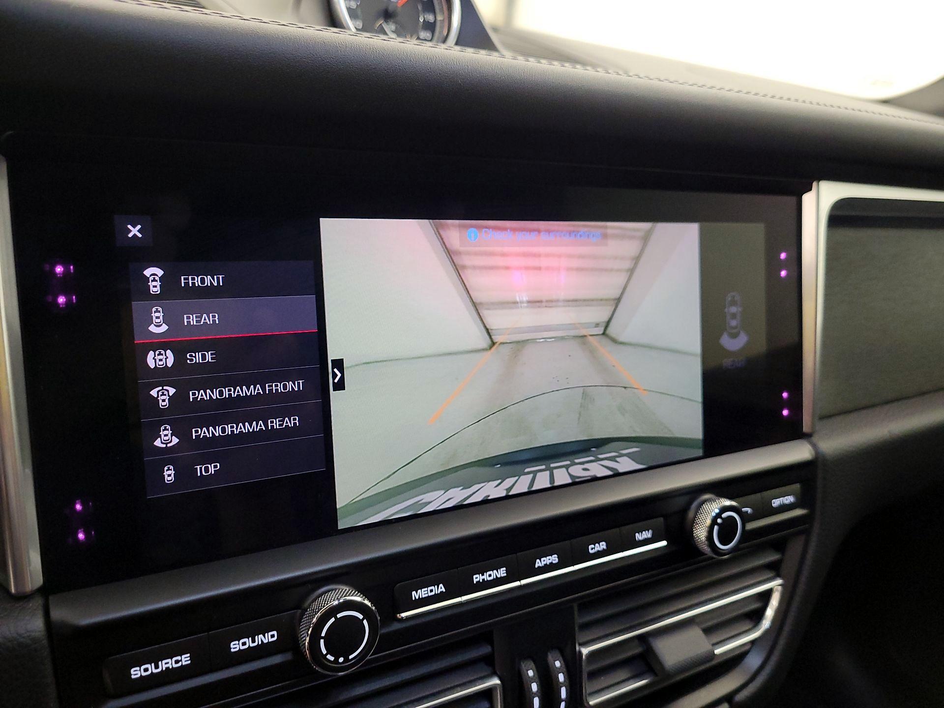 Thumbnail: 2021 Porsche Macan - 13