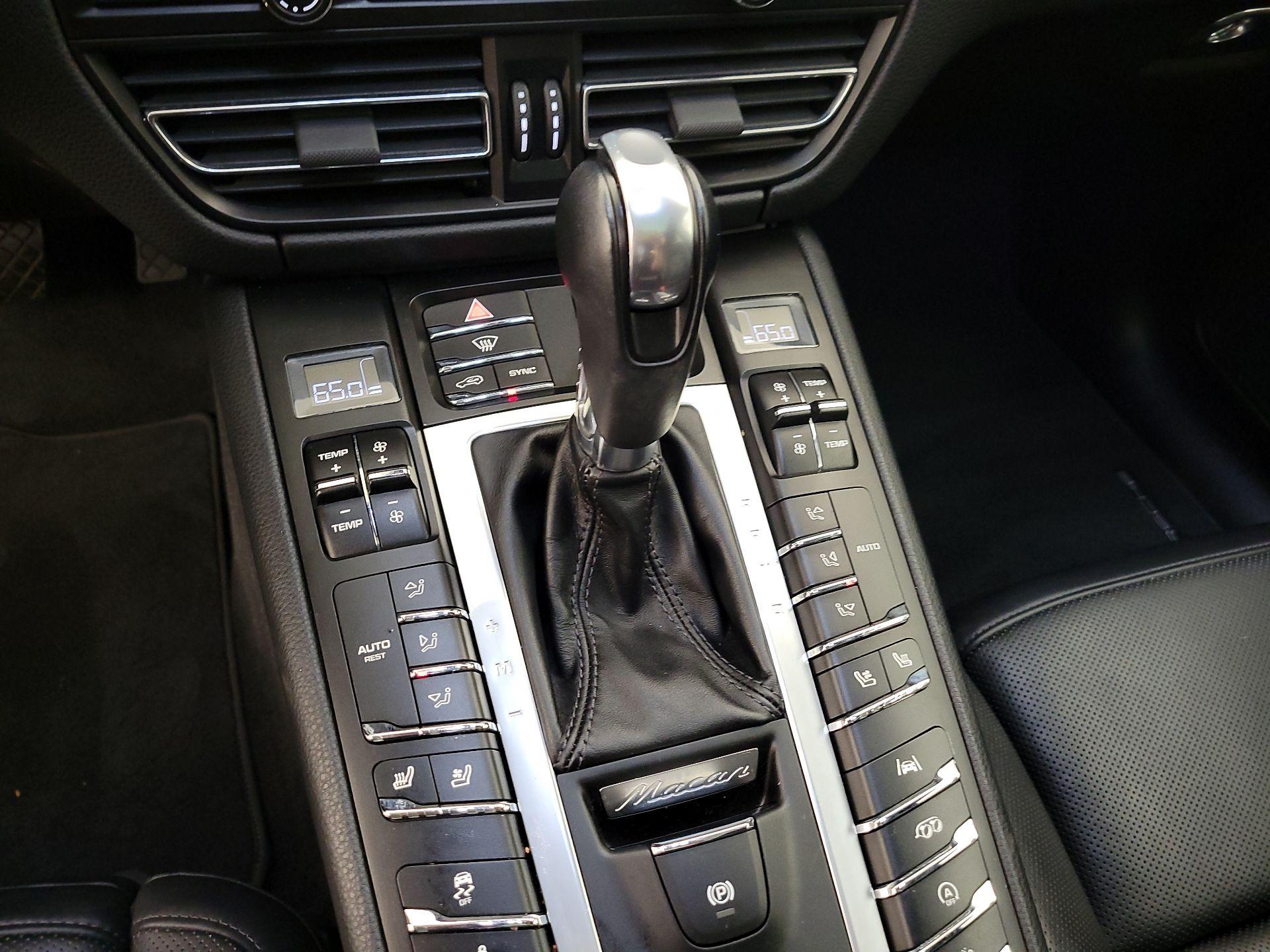 Thumbnail: 2021 Porsche Macan - 16