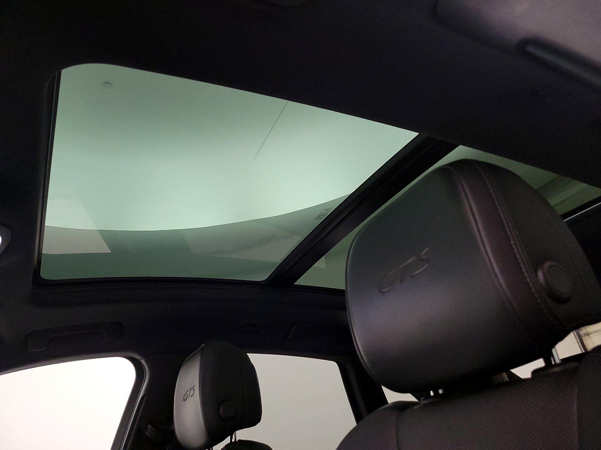 Thumbnail: 2021 Porsche Macan - 17