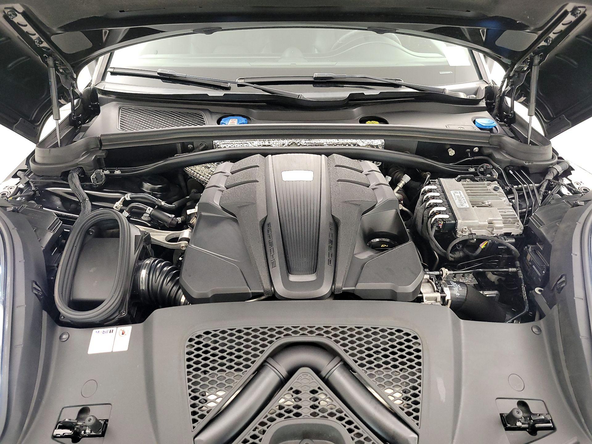 Thumbnail: 2021 Porsche Macan - 19