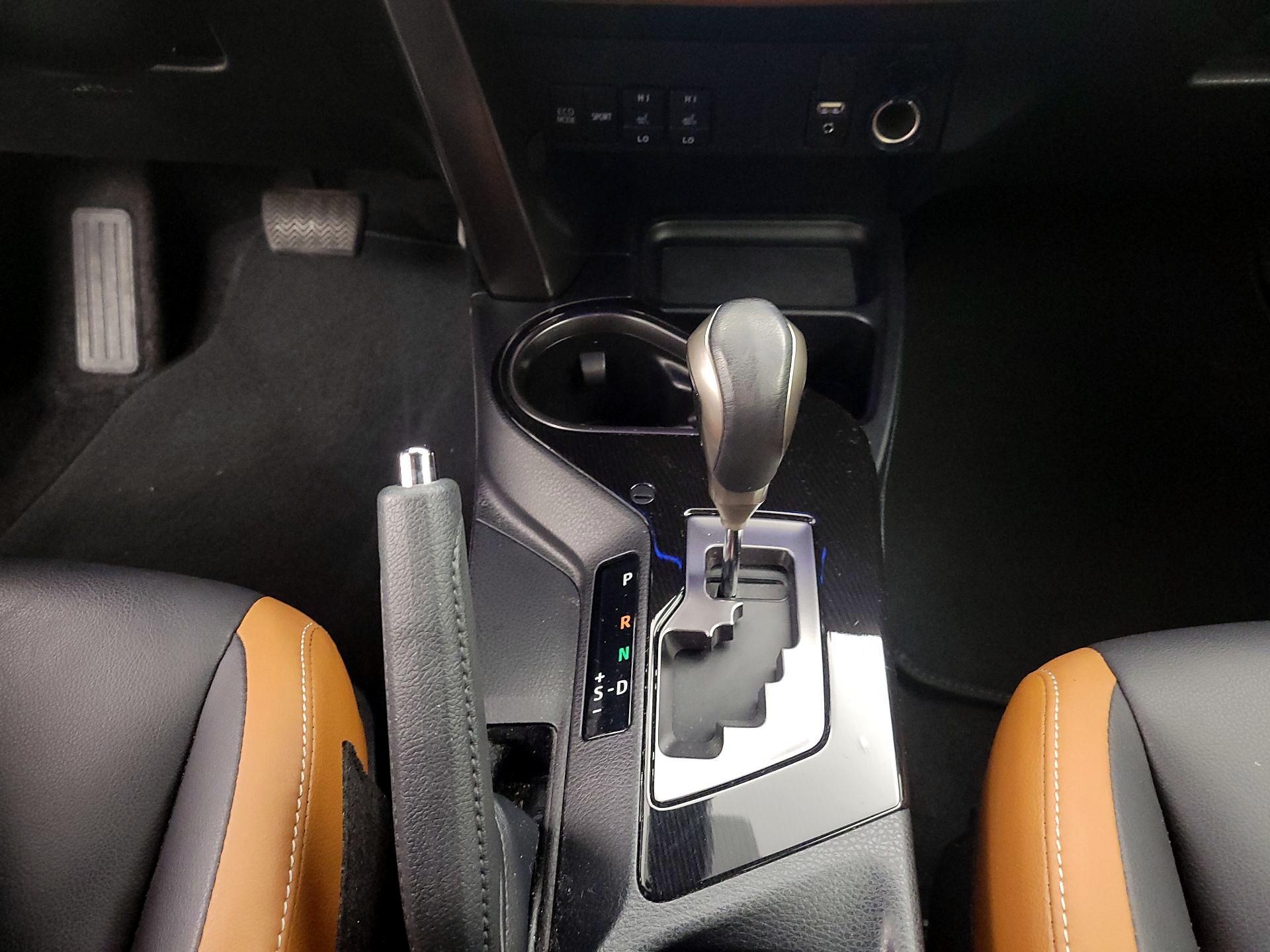 Thumbnail: 2018 Toyota RAV4 - 17