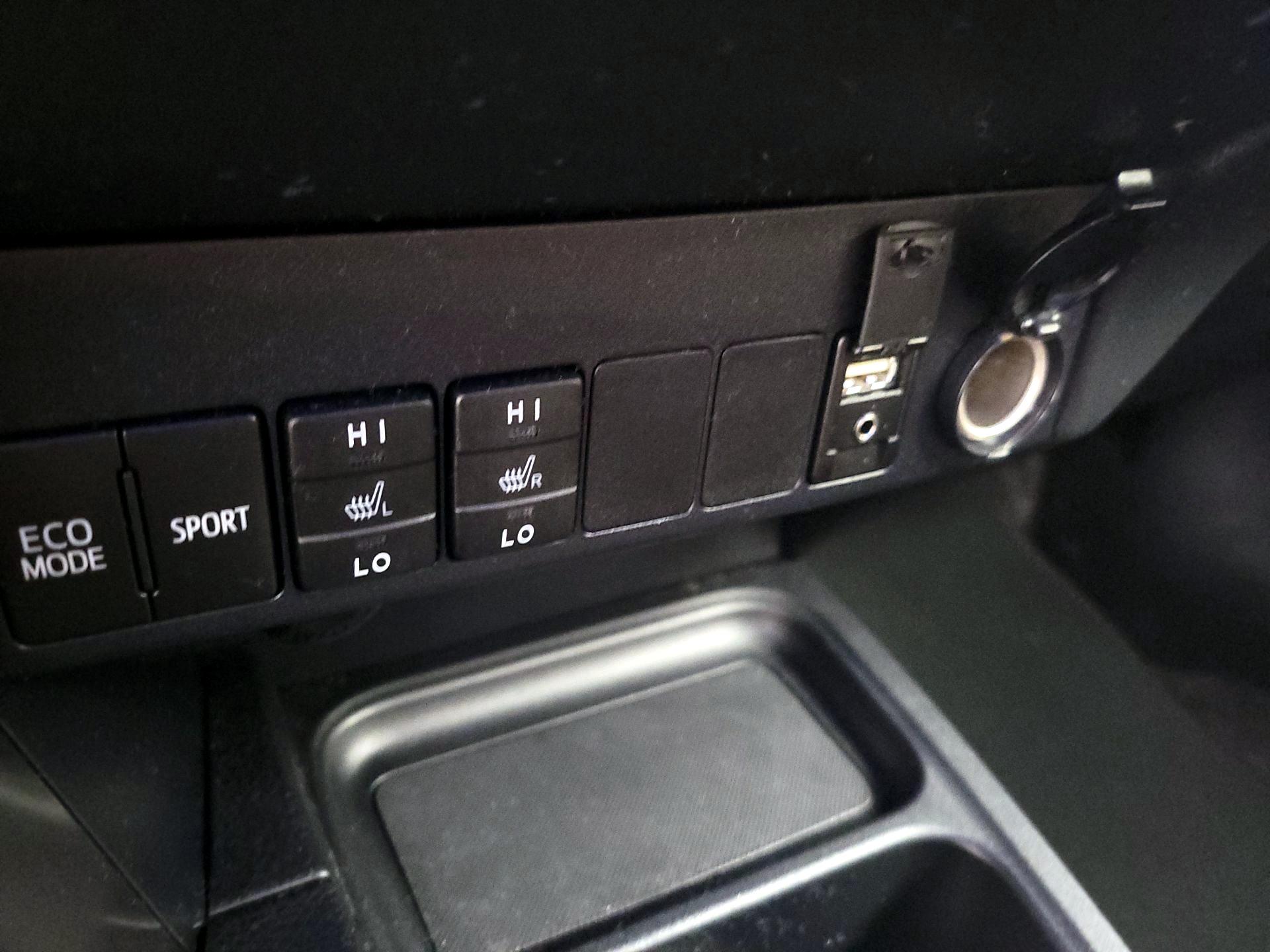 Thumbnail: 2018 Toyota RAV4 - 18