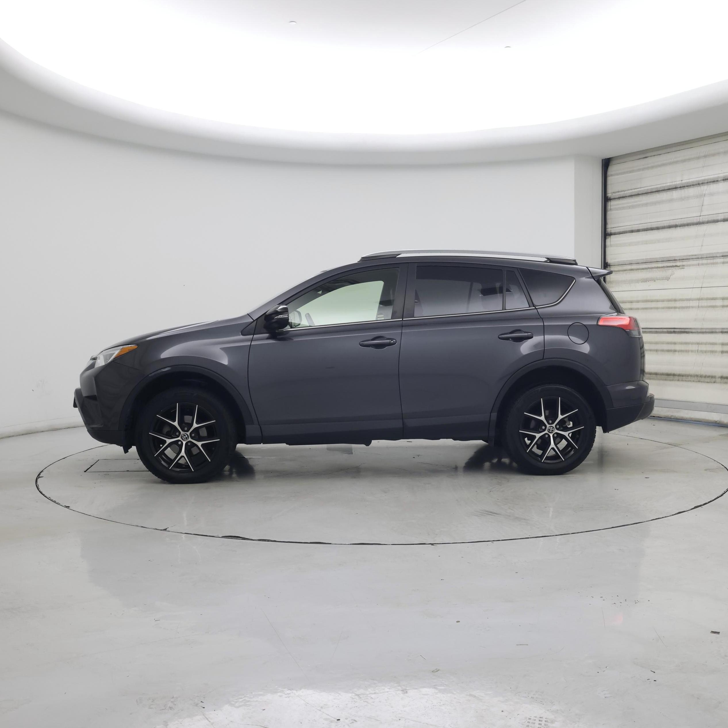 Thumbnail: 2018 Toyota RAV4 - 3