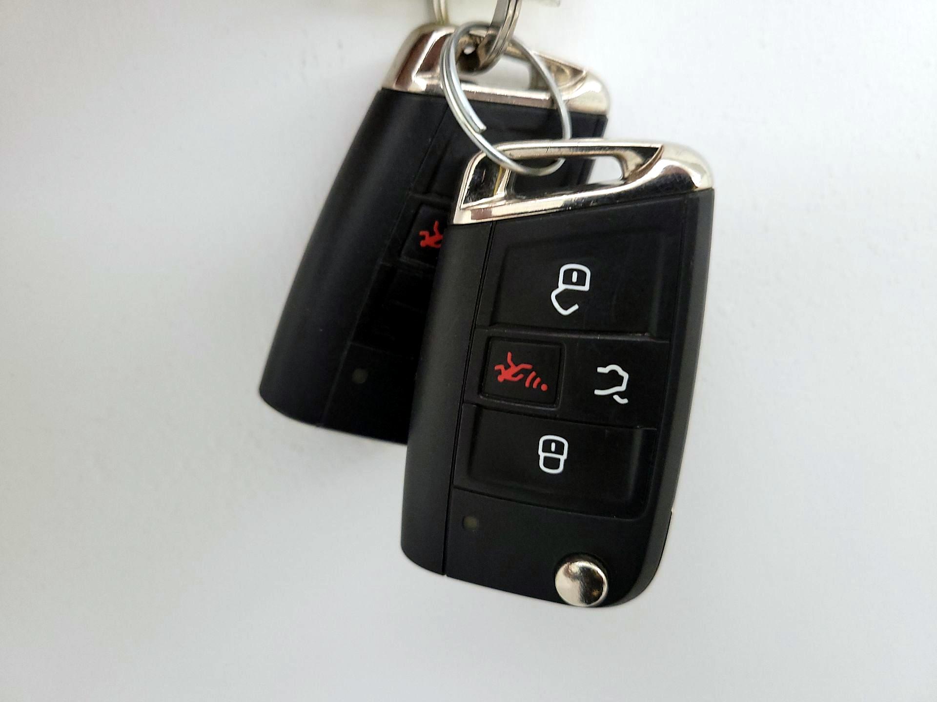 Thumbnail: 2021 Volkswagen Tiguan - 20