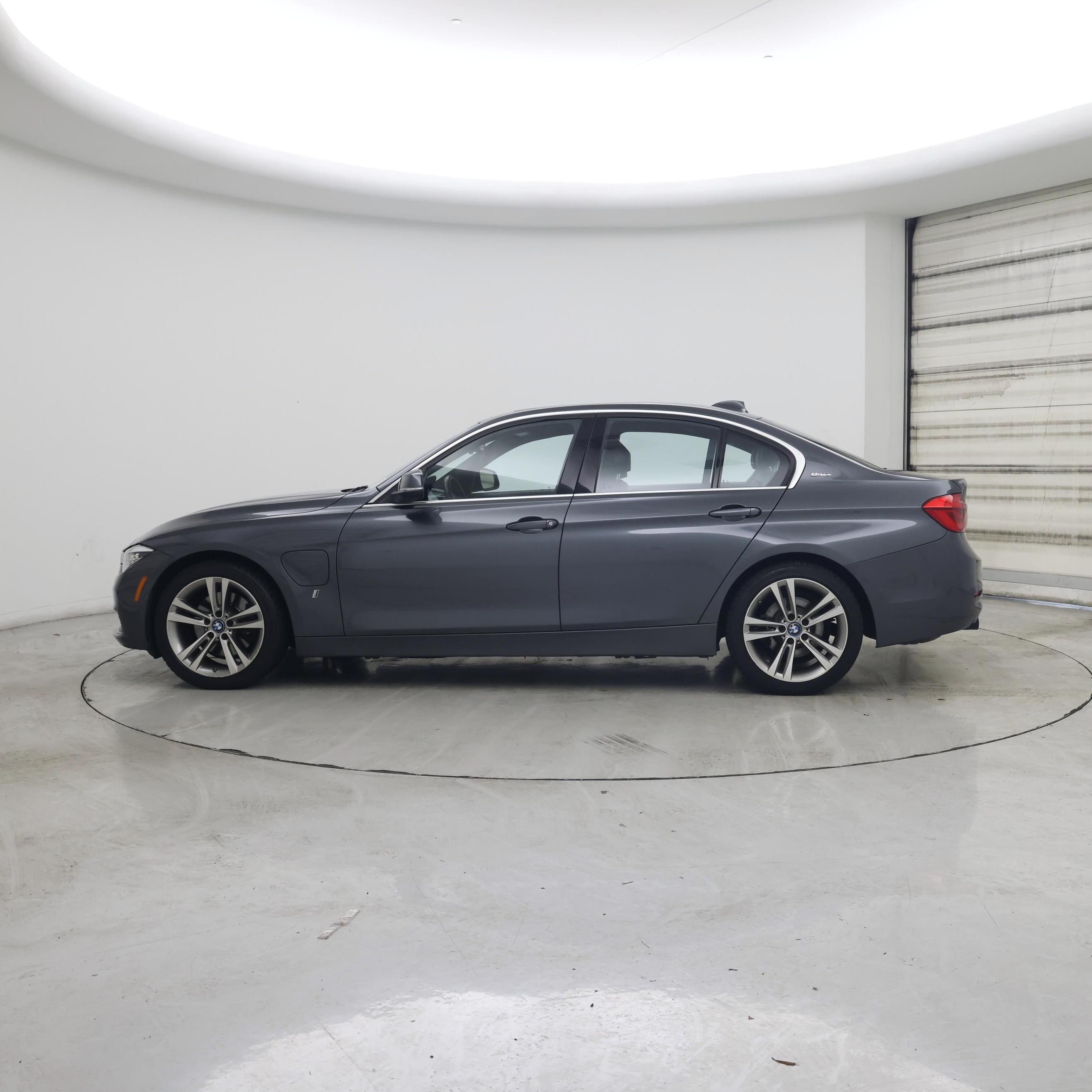 Thumbnail: 2018 BMW 3 Series - 3