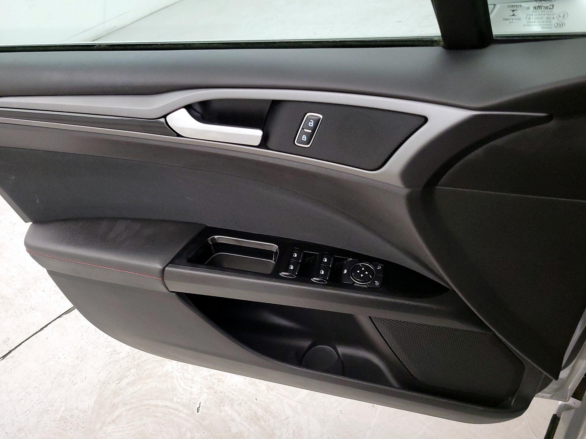 Thumbnail: 2016 Ford Fusion - 12