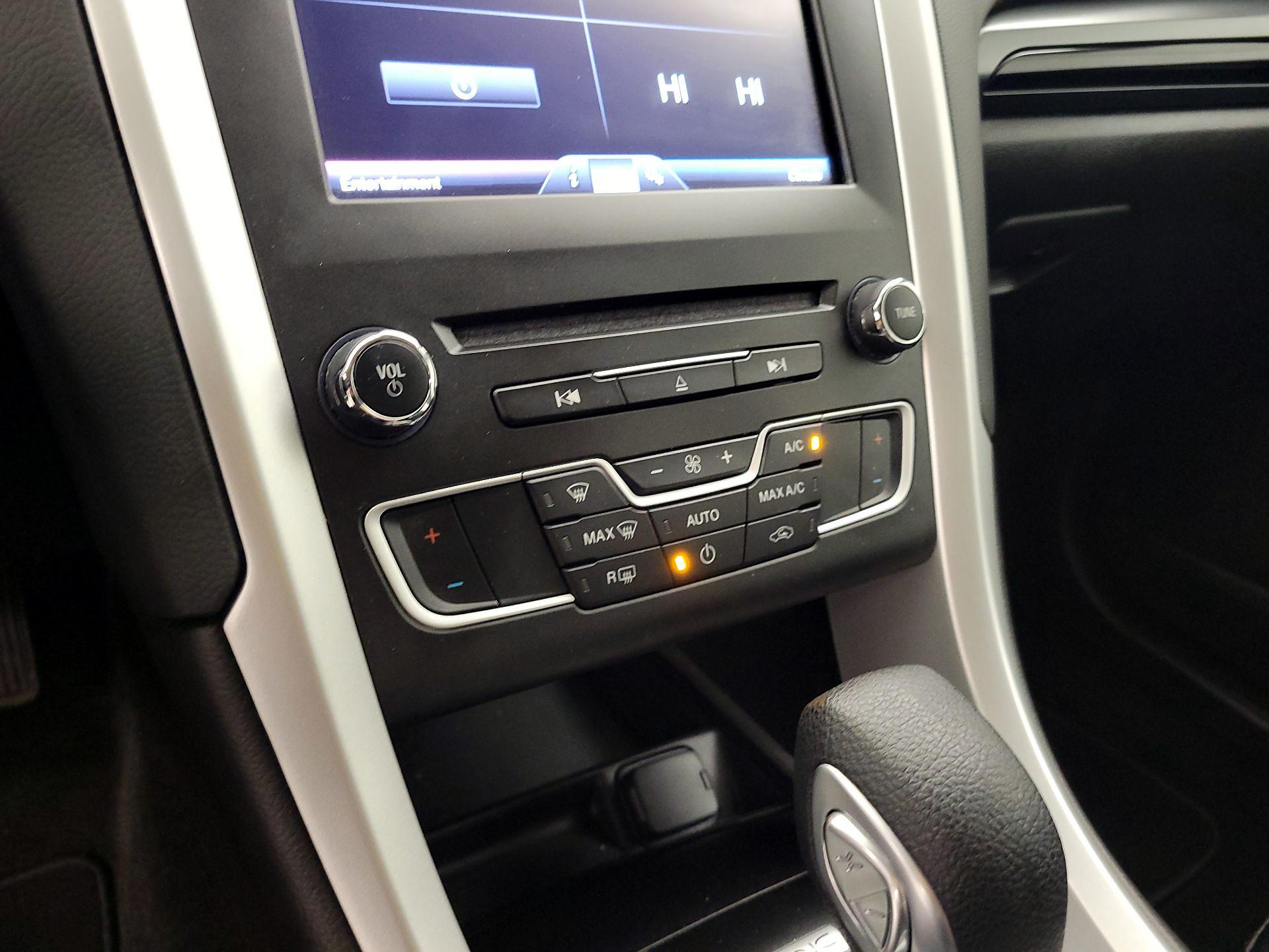 Thumbnail: 2016 Ford Fusion - 17