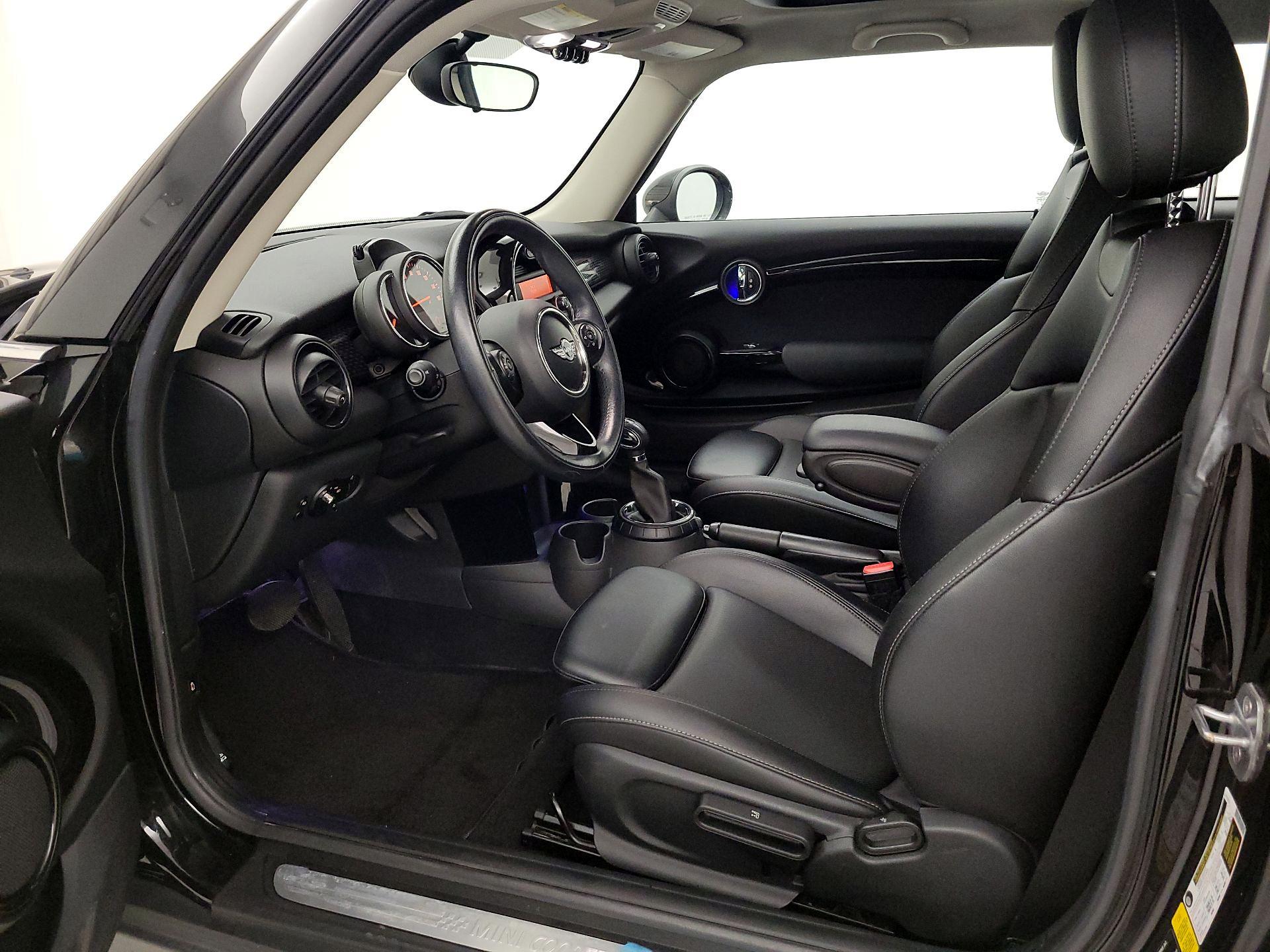 Thumbnail: 2016 MINI Cooper Hardtop - 11