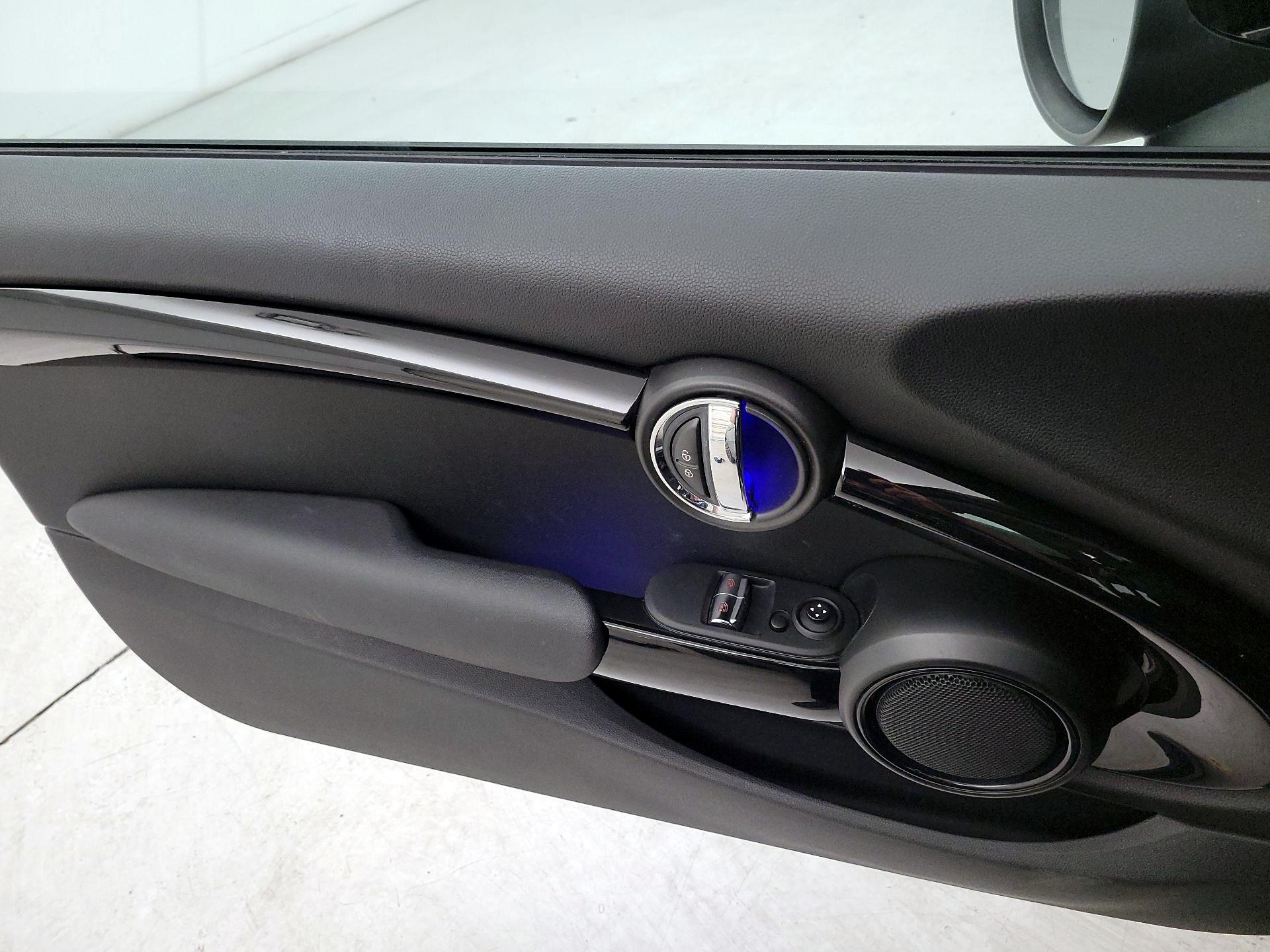 Thumbnail: 2016 MINI Cooper Hardtop - 12