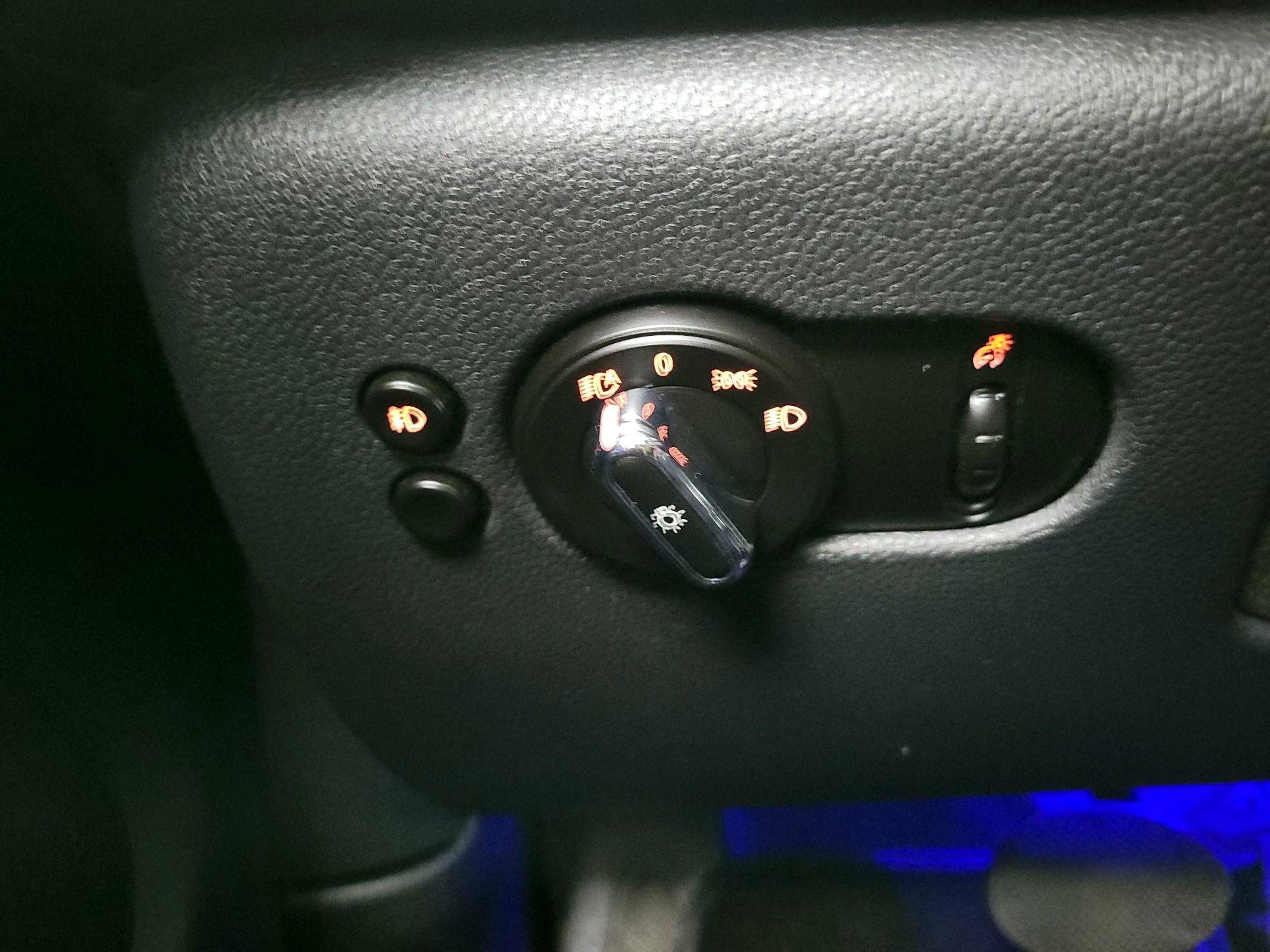 Thumbnail: 2016 MINI Cooper Hardtop - 13