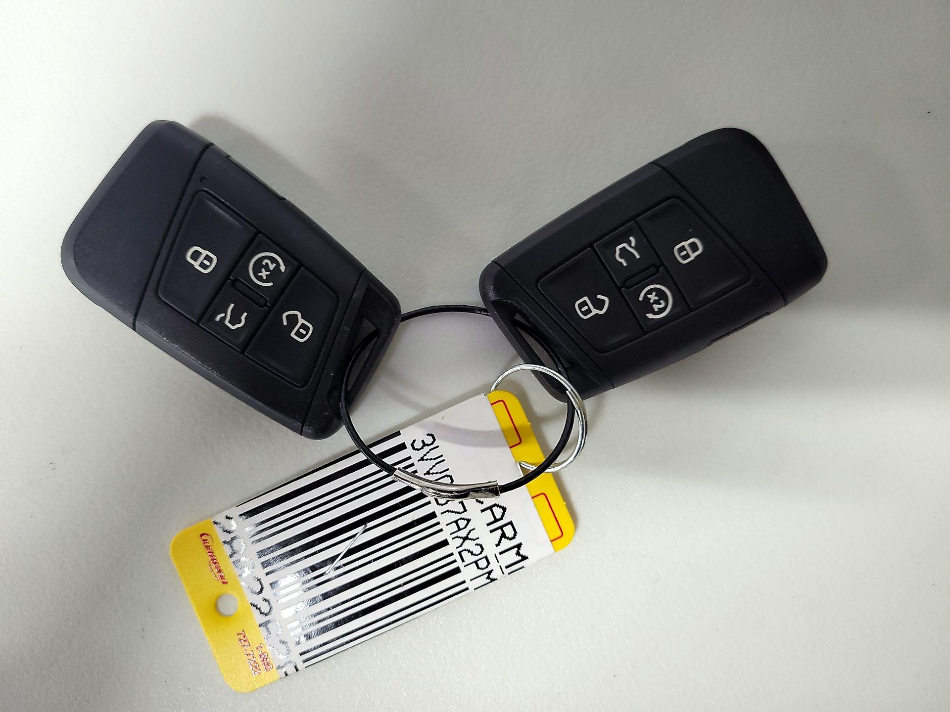 Thumbnail: 2023 Volkswagen Tiguan - 20