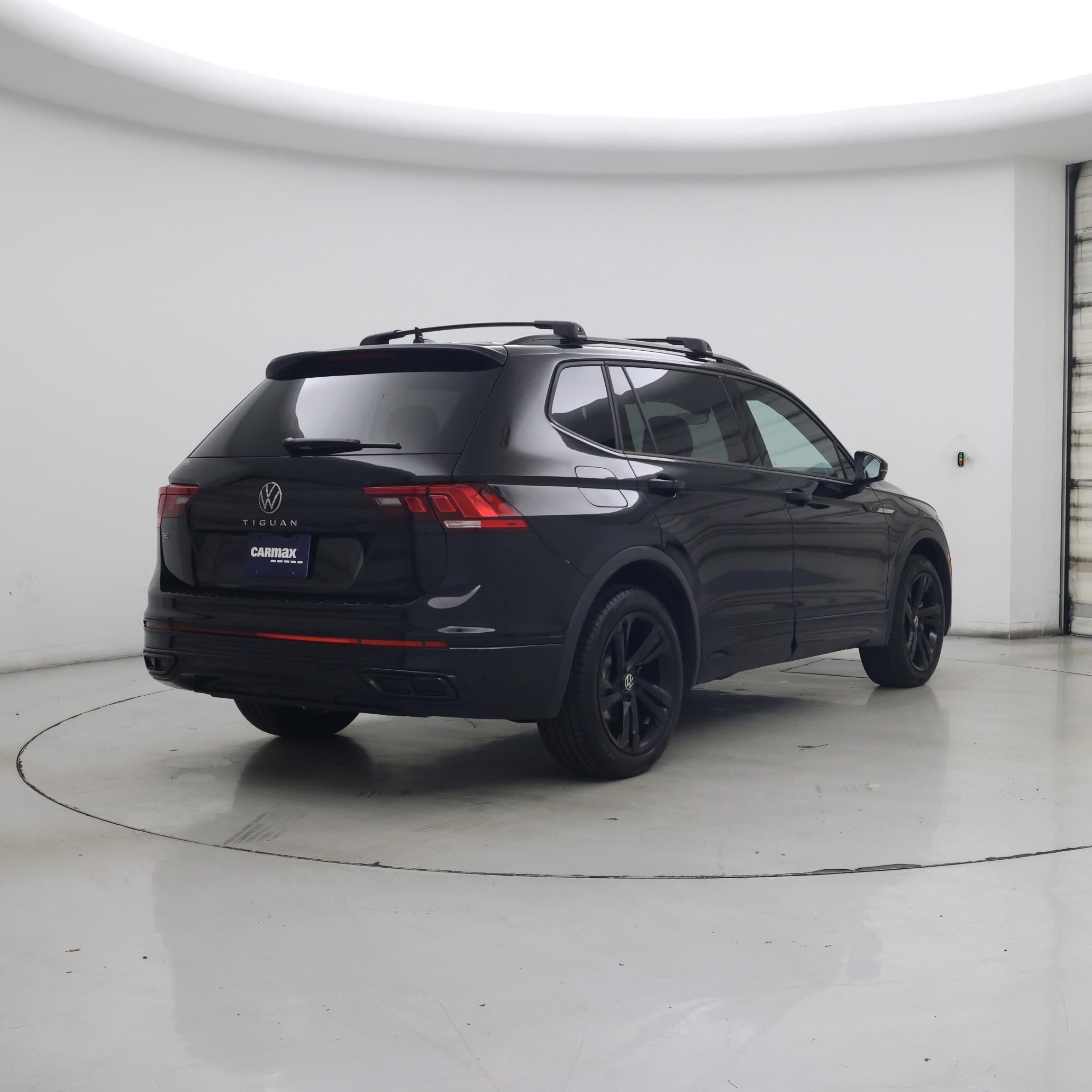 Thumbnail: 2023 Volkswagen Tiguan - 8