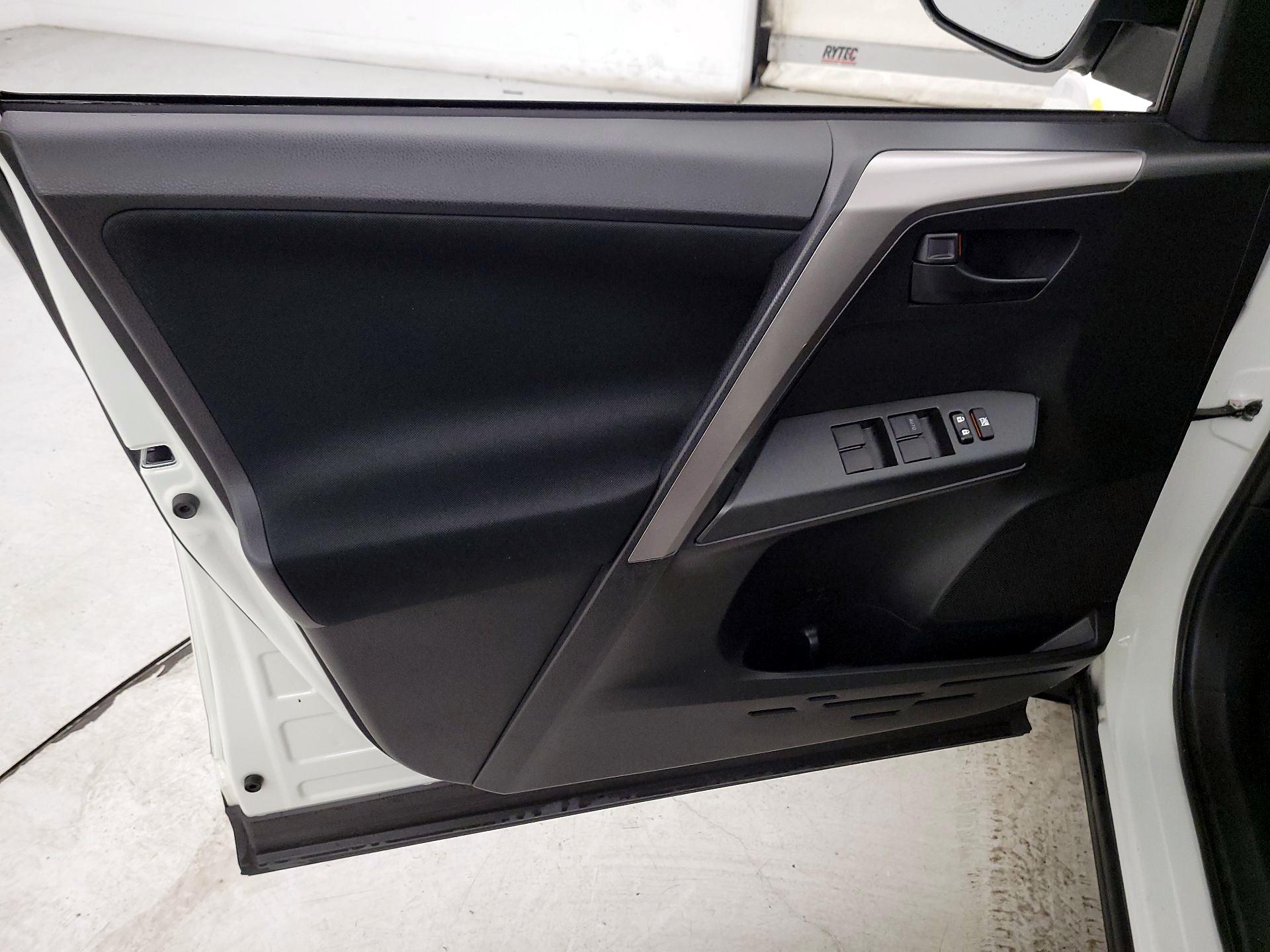 Thumbnail: 2017 Toyota RAV4 - 12