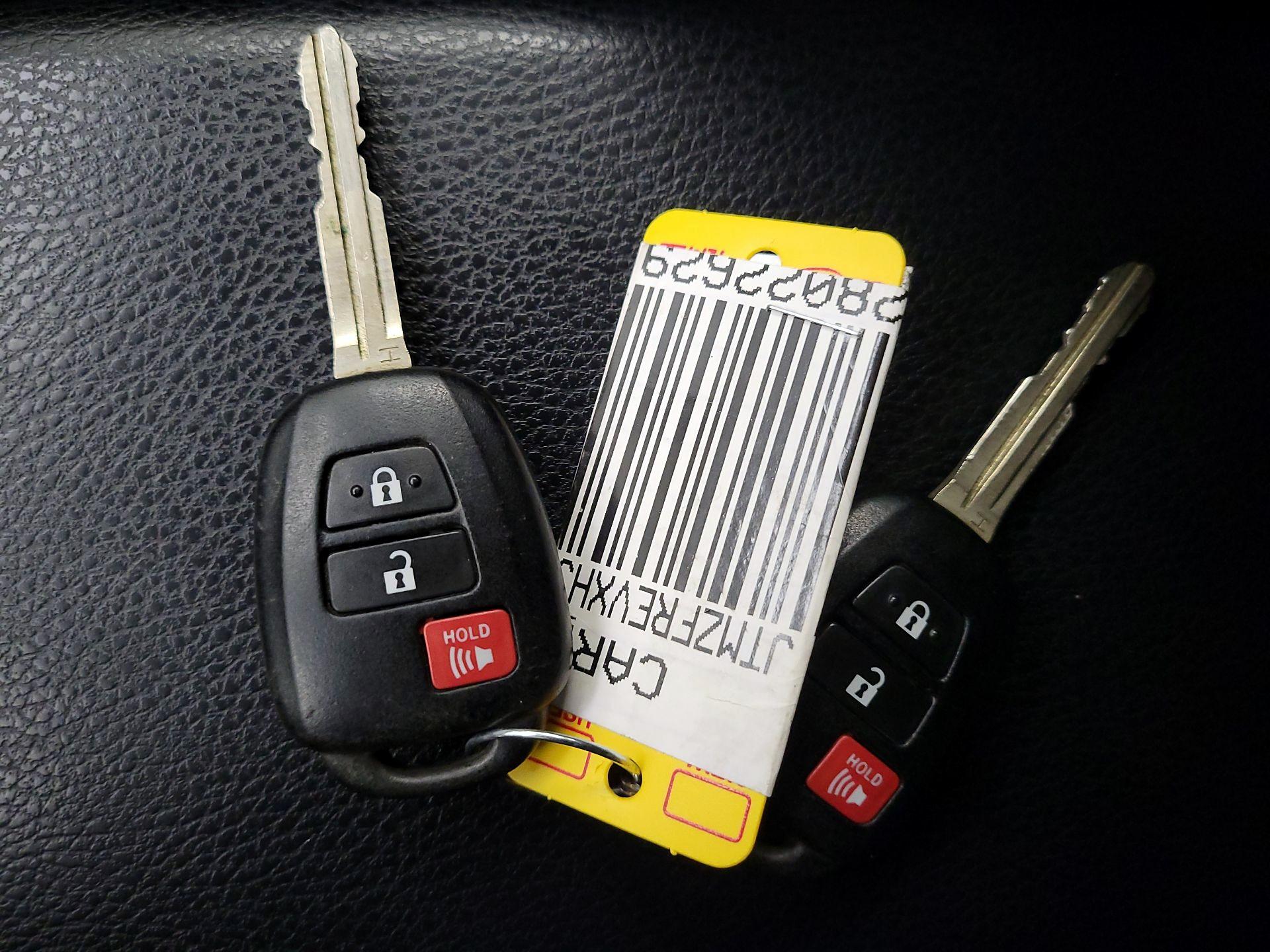 Thumbnail: 2017 Toyota RAV4 - 20