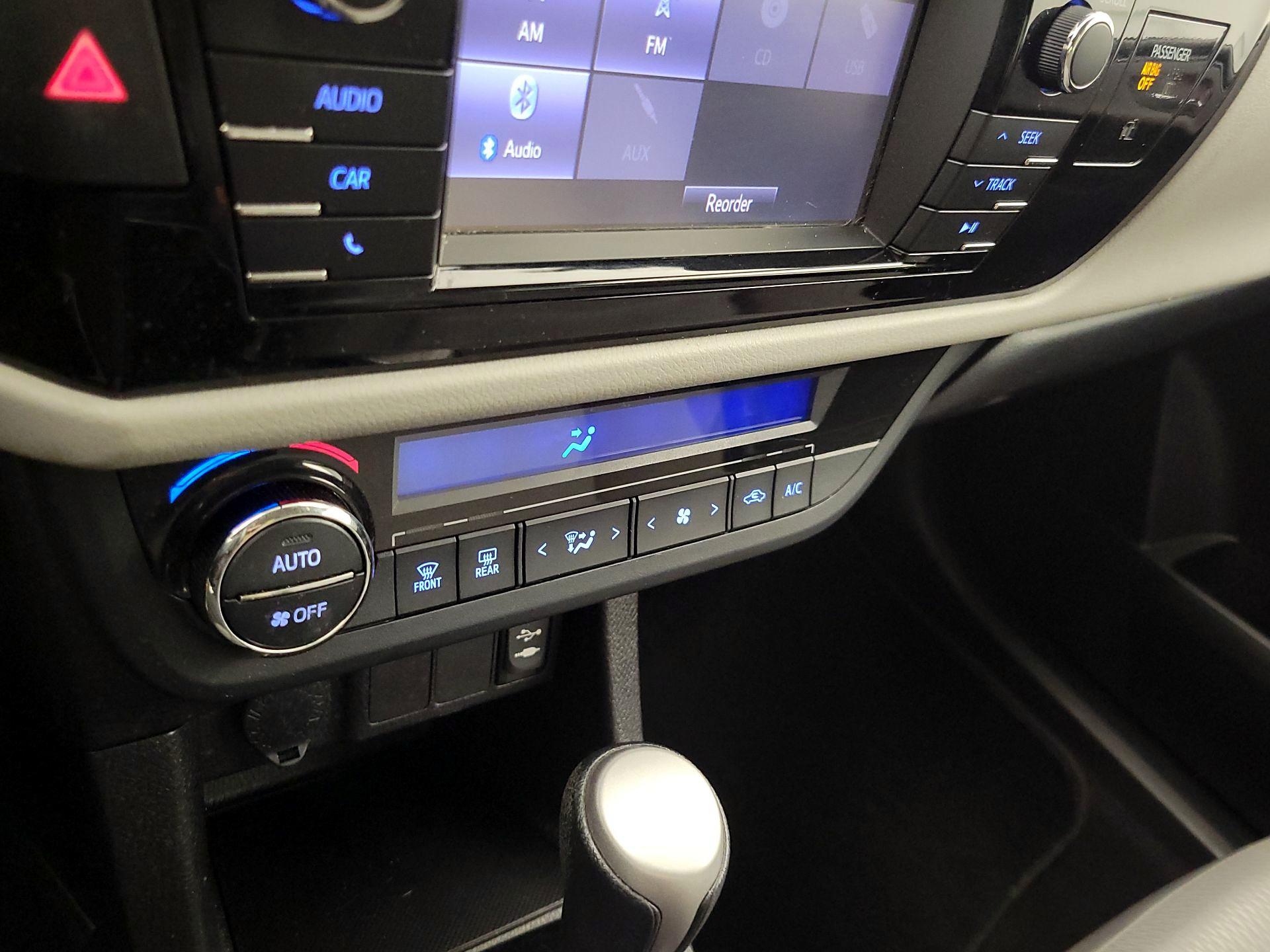 Thumbnail: 2016 Toyota Corolla - 16