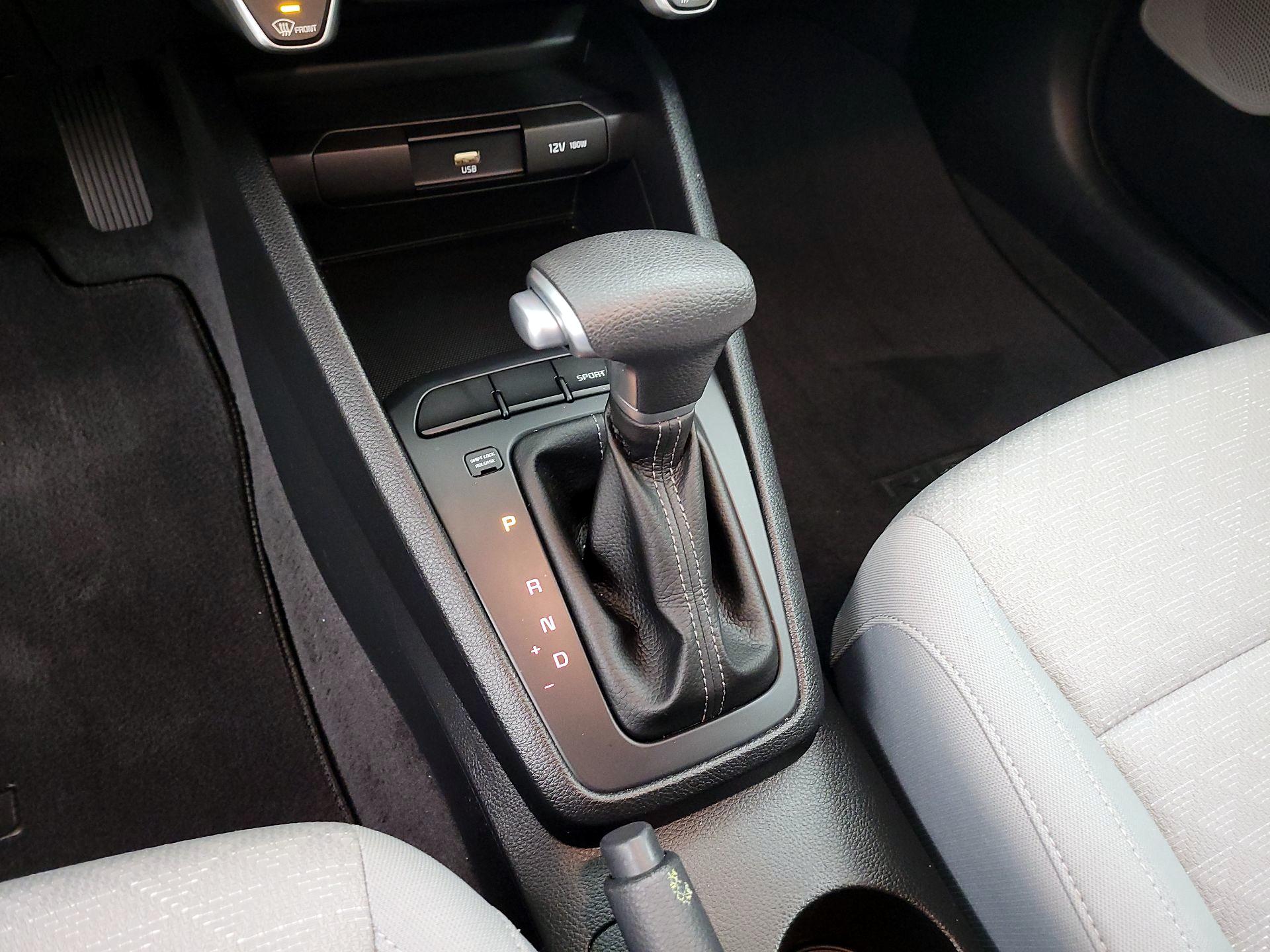 Thumbnail: 2022 Kia Rio - 16