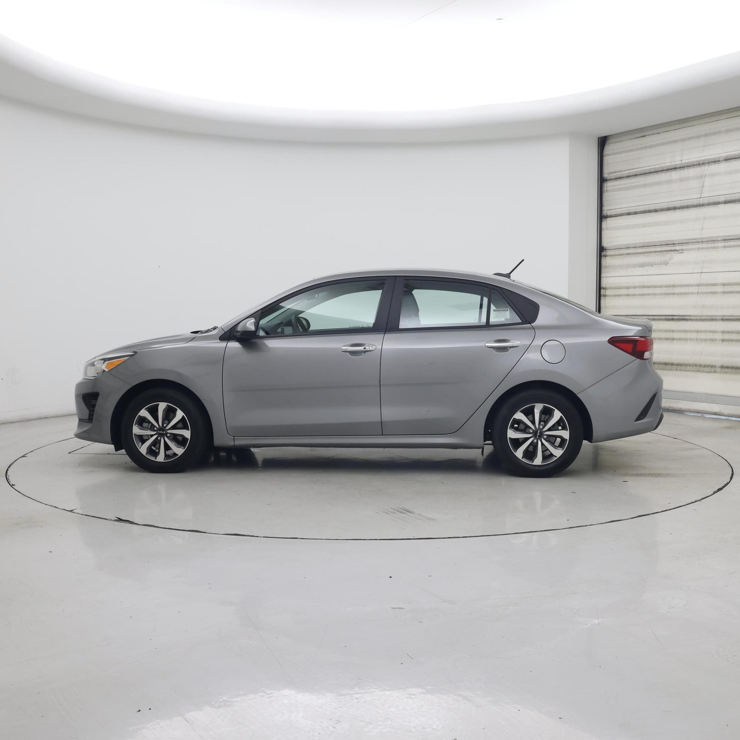 Thumbnail: 2022 Kia Rio - 3