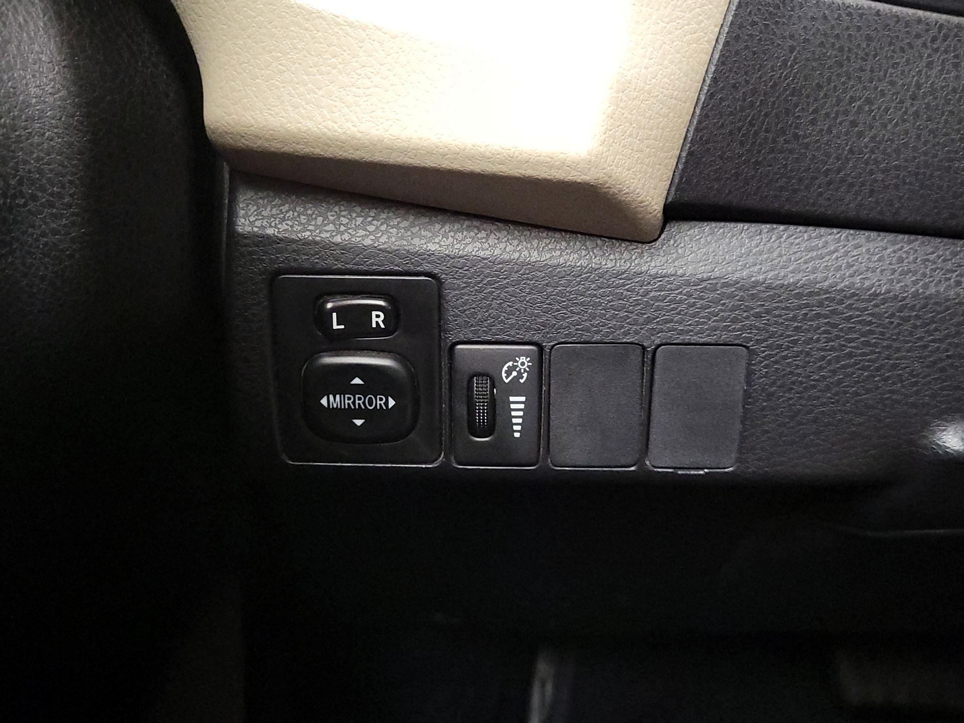 Thumbnail: 2015 Toyota Corolla - 13