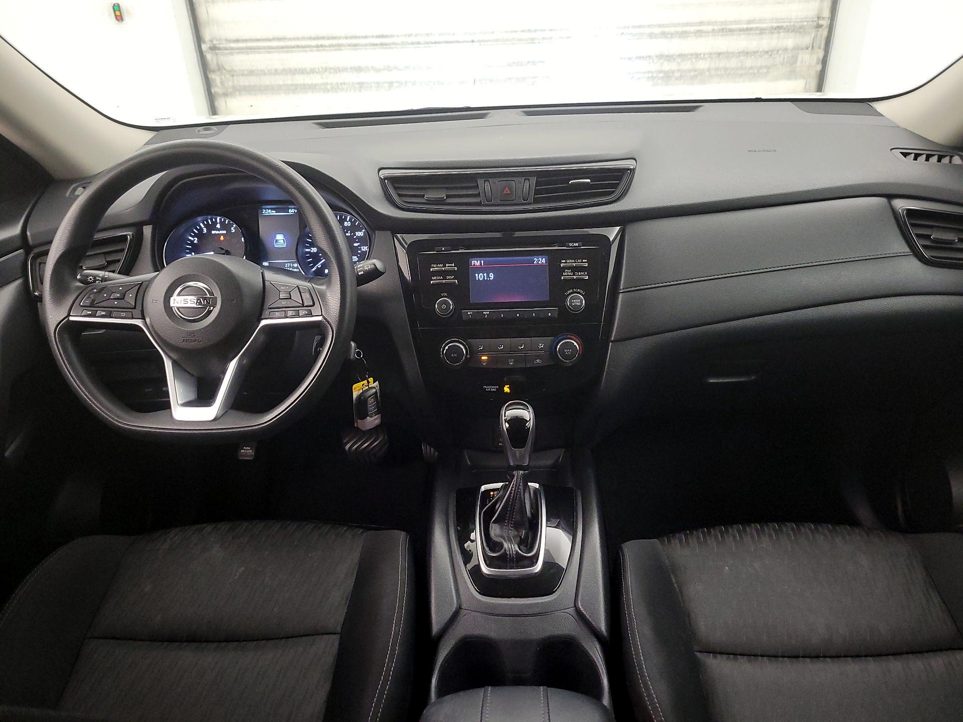 Thumbnail: 2017 Nissan Rogue - 9