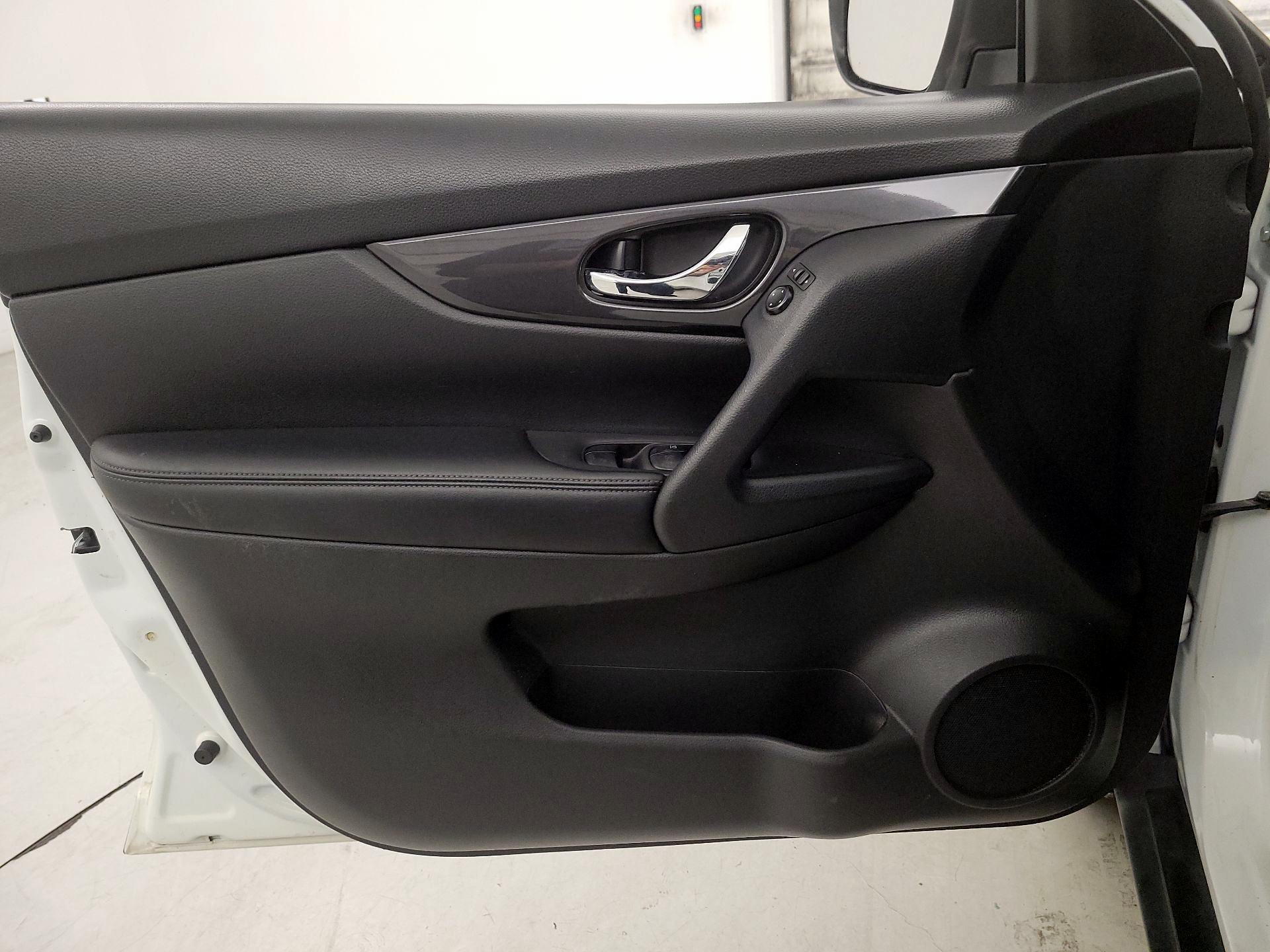 Thumbnail: 2017 Nissan Rogue - 12