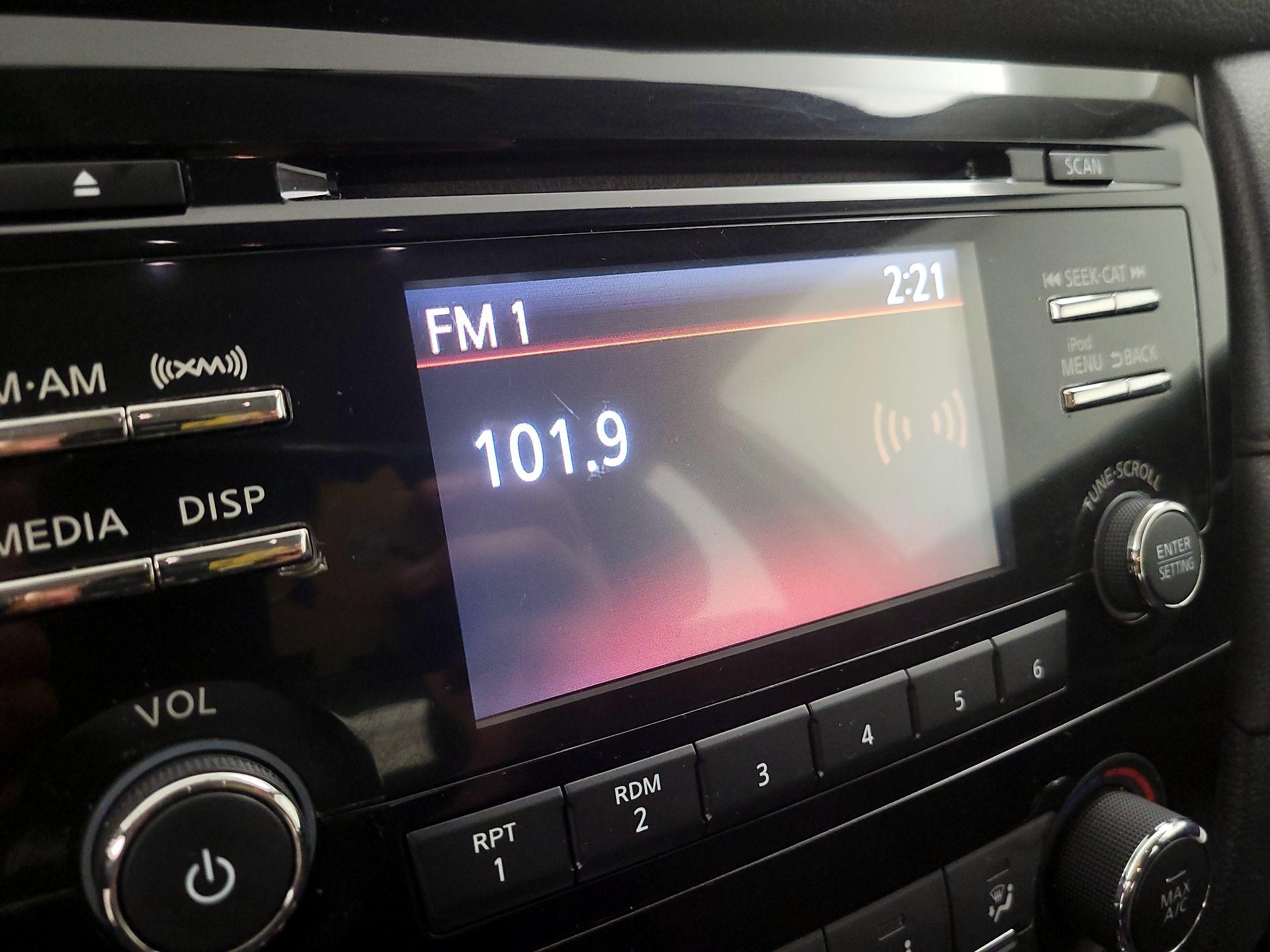 Thumbnail: 2017 Nissan Rogue - 15