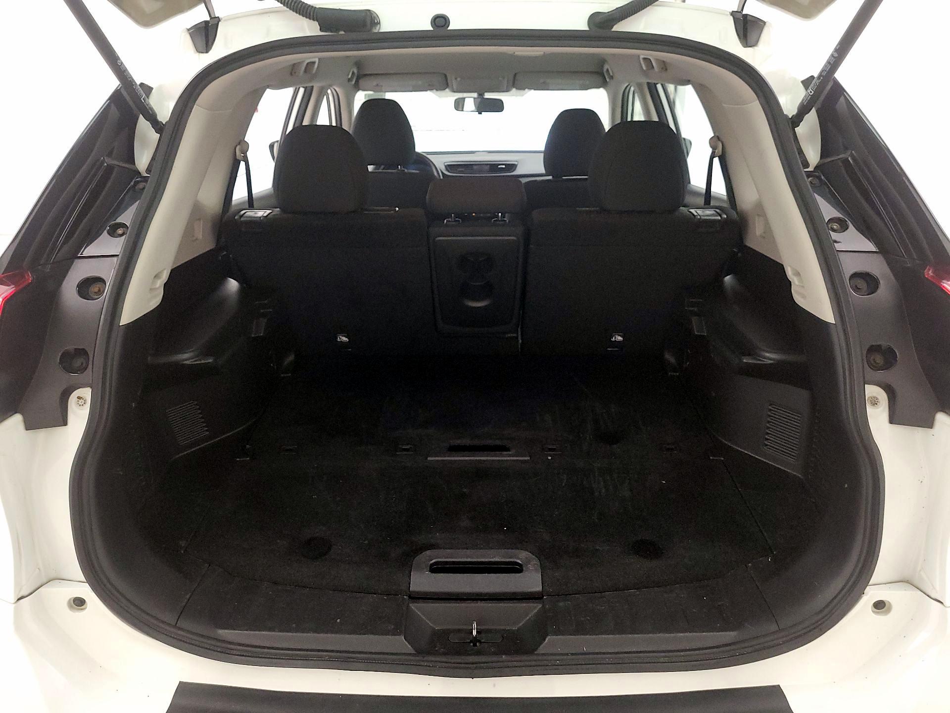 Thumbnail: 2017 Nissan Rogue - 19