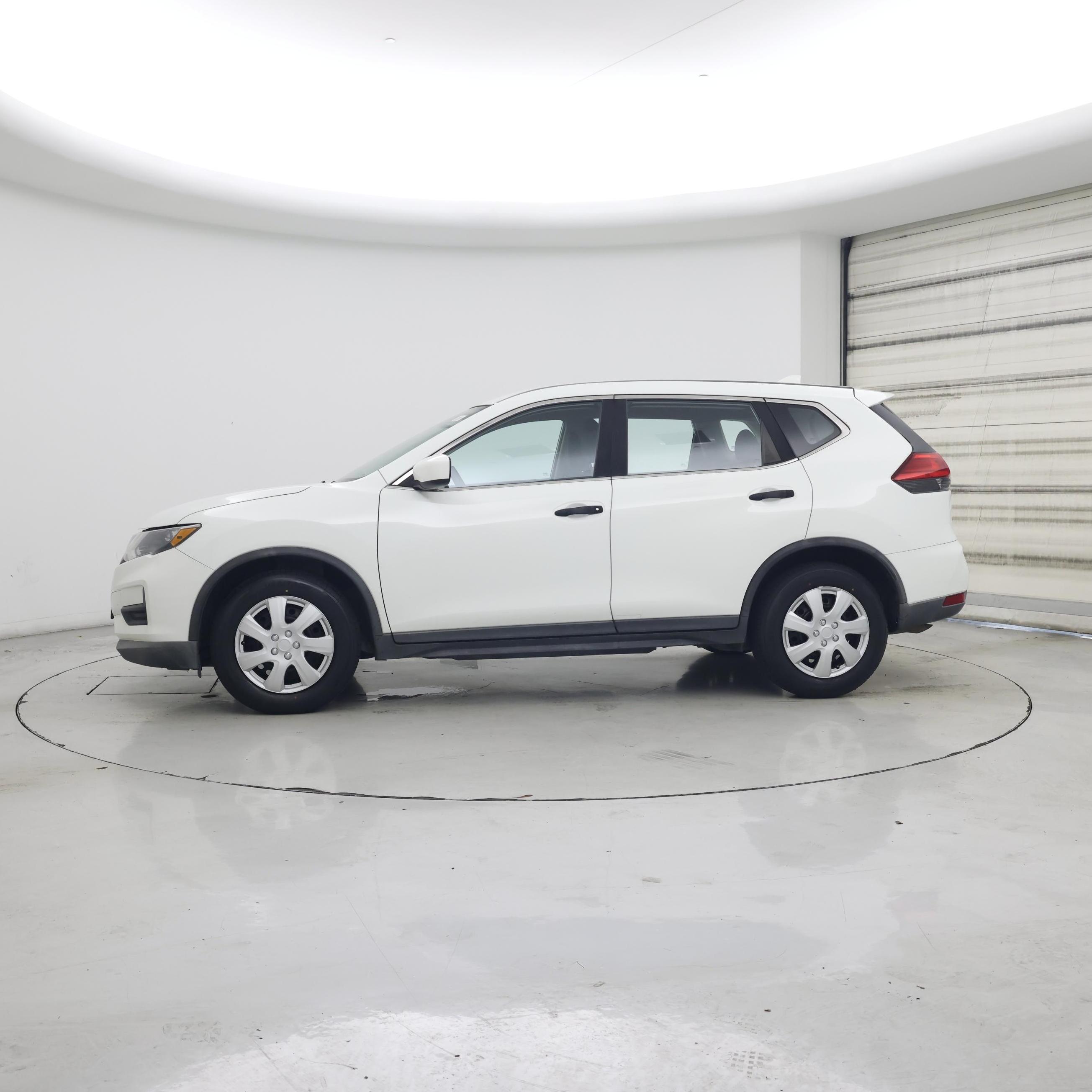 Thumbnail: 2017 Nissan Rogue - 3