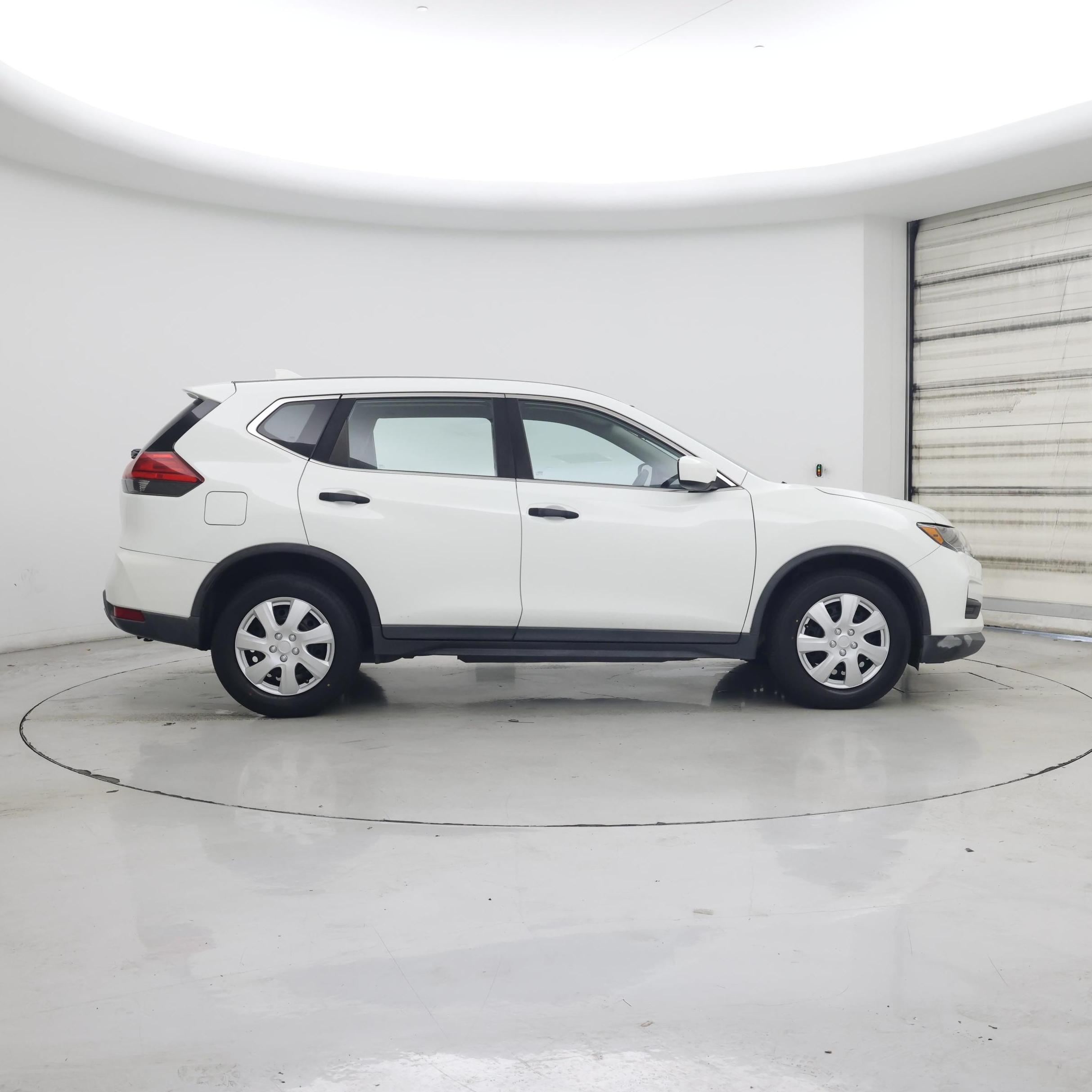 Thumbnail: 2017 Nissan Rogue - 7