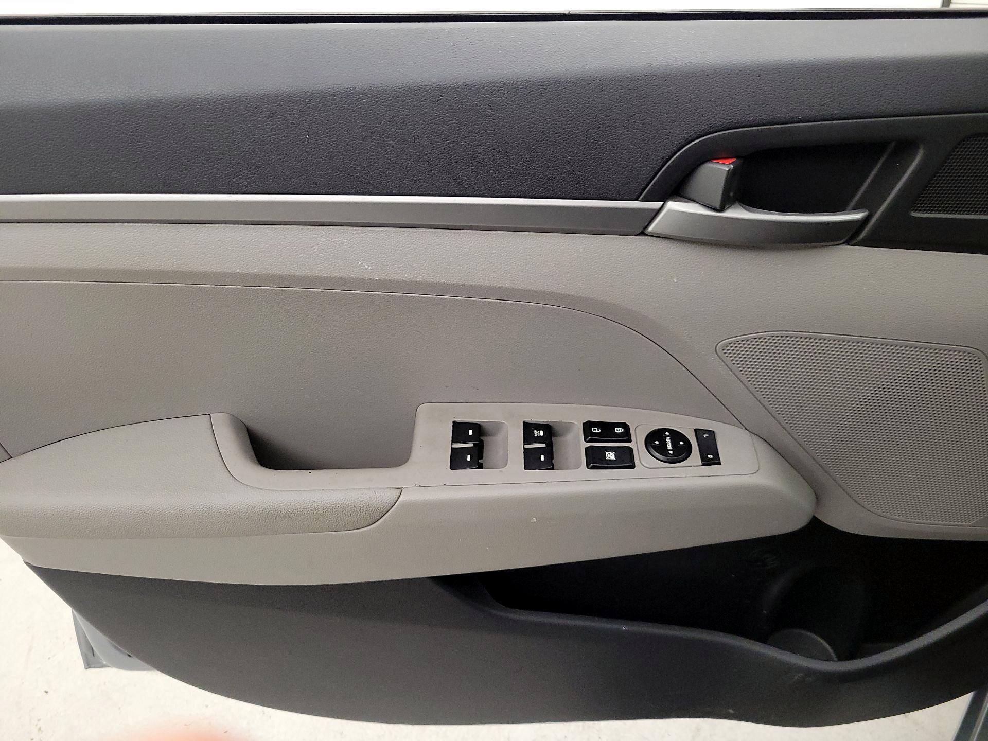 Thumbnail: 2017 Hyundai Elantra - 12