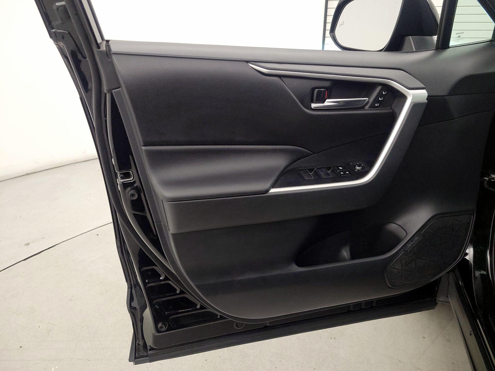 Thumbnail: 2019 Toyota RAV4 - 12