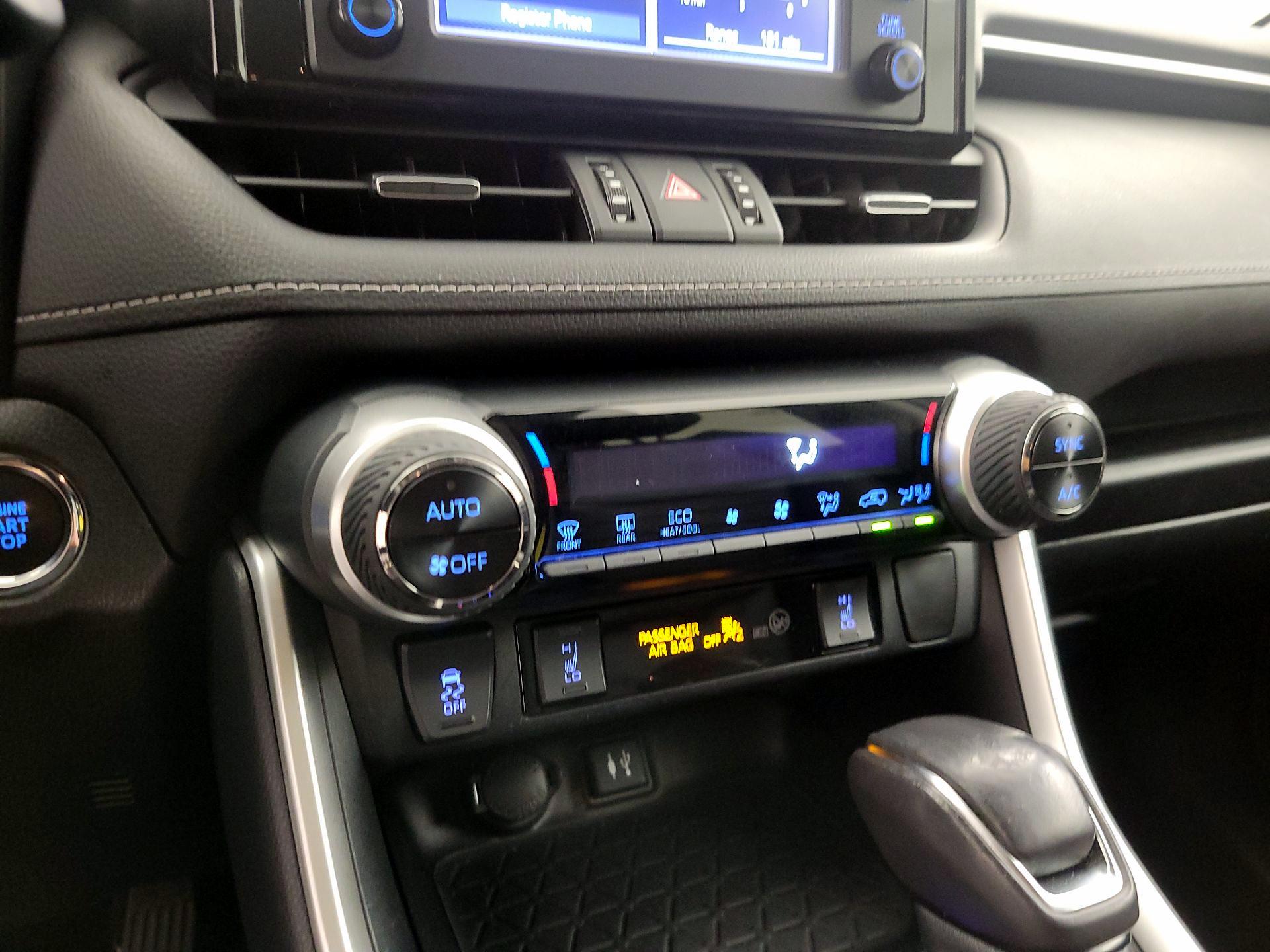 Thumbnail: 2019 Toyota RAV4 - 16