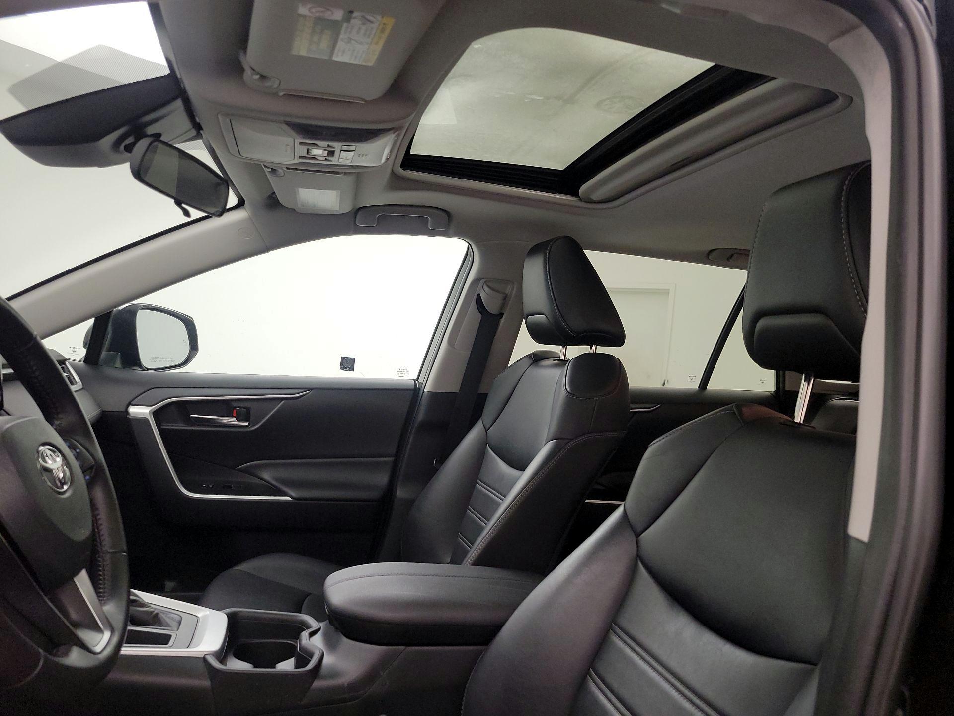 Thumbnail: 2019 Toyota RAV4 - 19