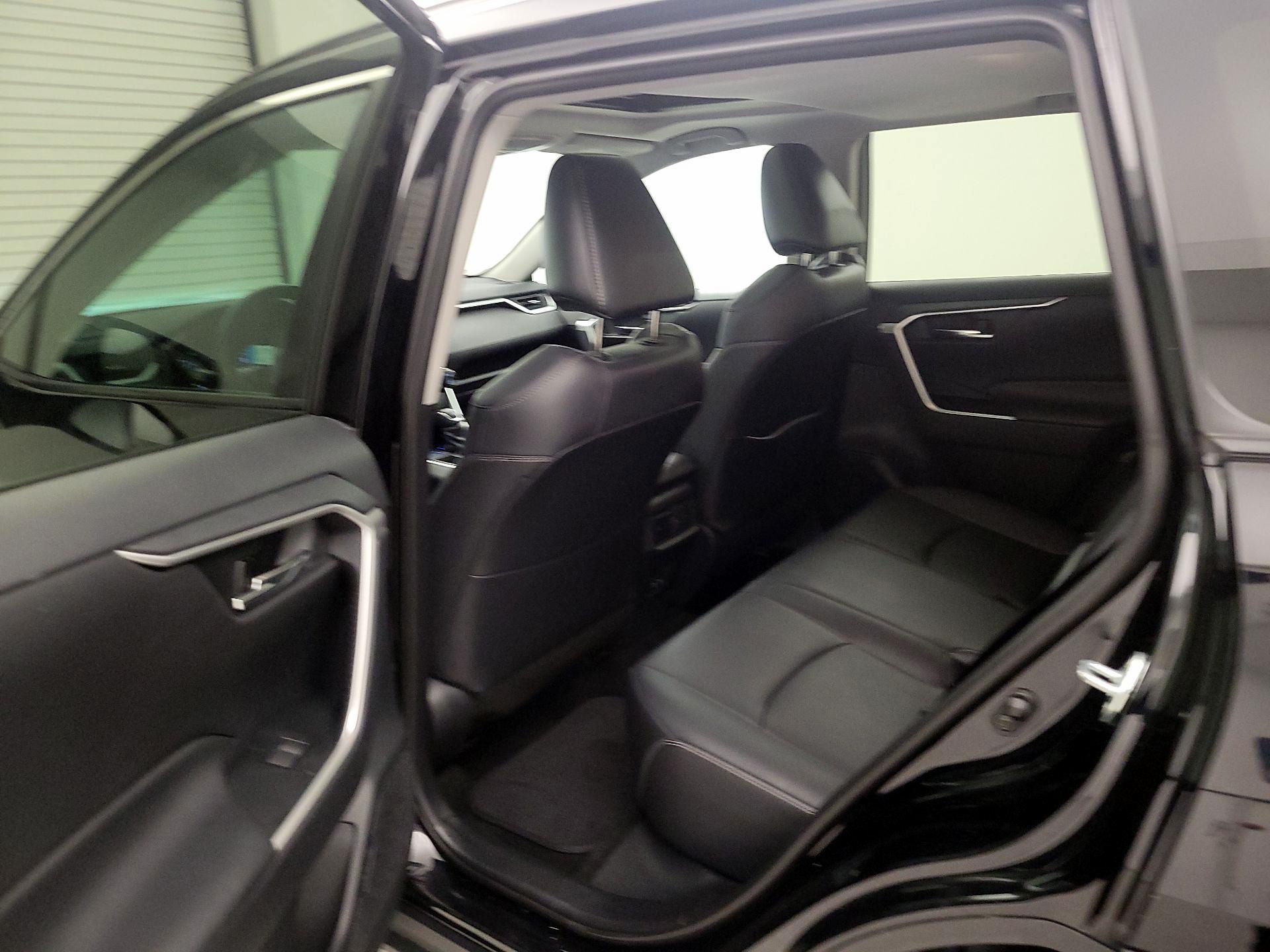 Thumbnail: 2019 Toyota RAV4 - 20