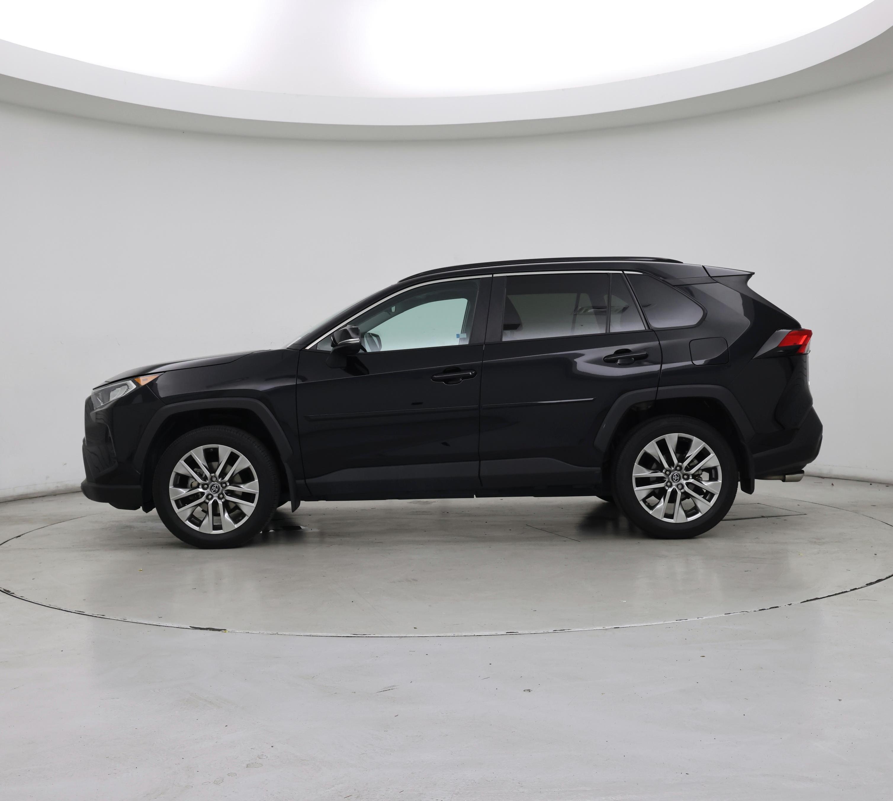 Thumbnail: 2019 Toyota RAV4 - 3