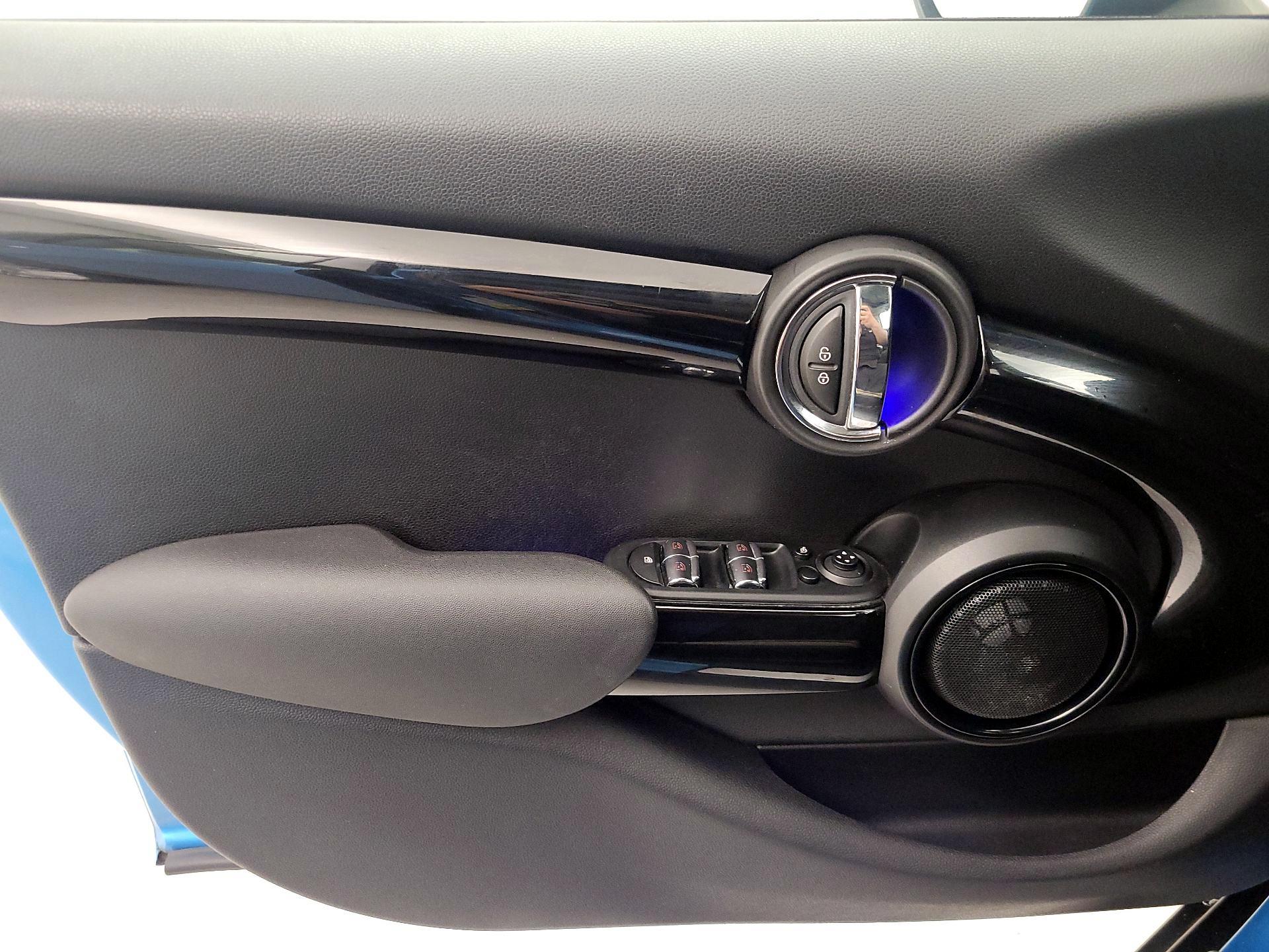 Thumbnail: 2016 MINI Cooper Hardtop - 12