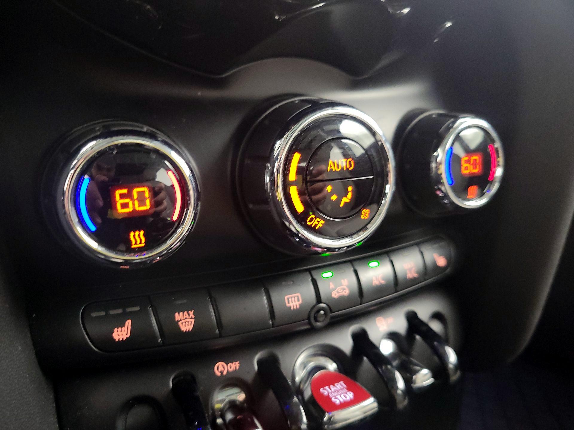 Thumbnail: 2016 MINI Cooper Hardtop - 15