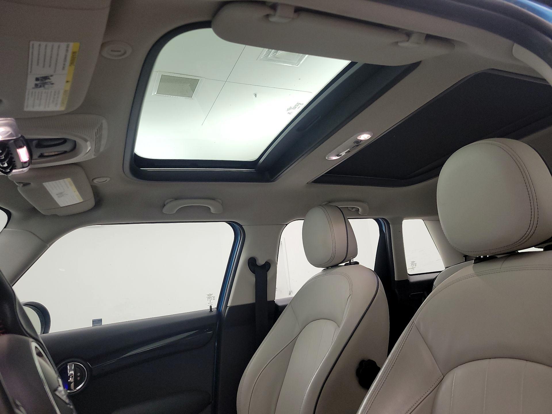 Thumbnail: 2016 MINI Cooper Hardtop - 18